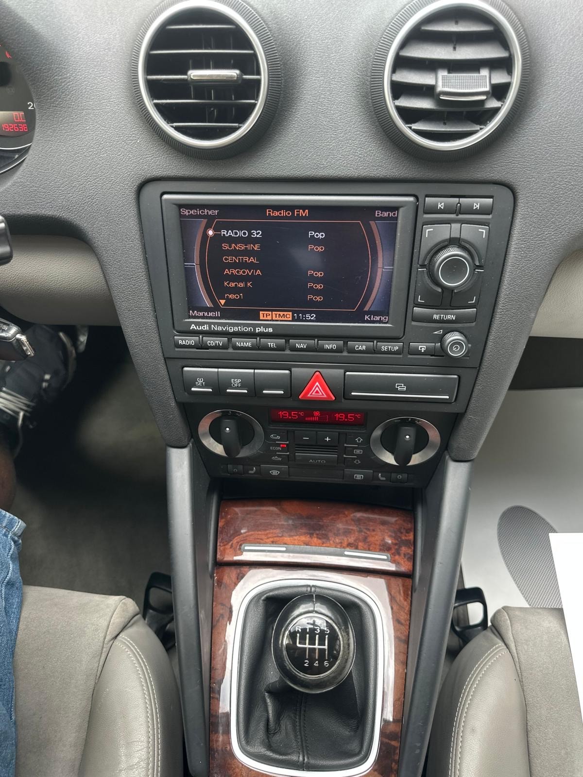 AUDI A3 Sportback 2.0 TDI Ambition-image-11