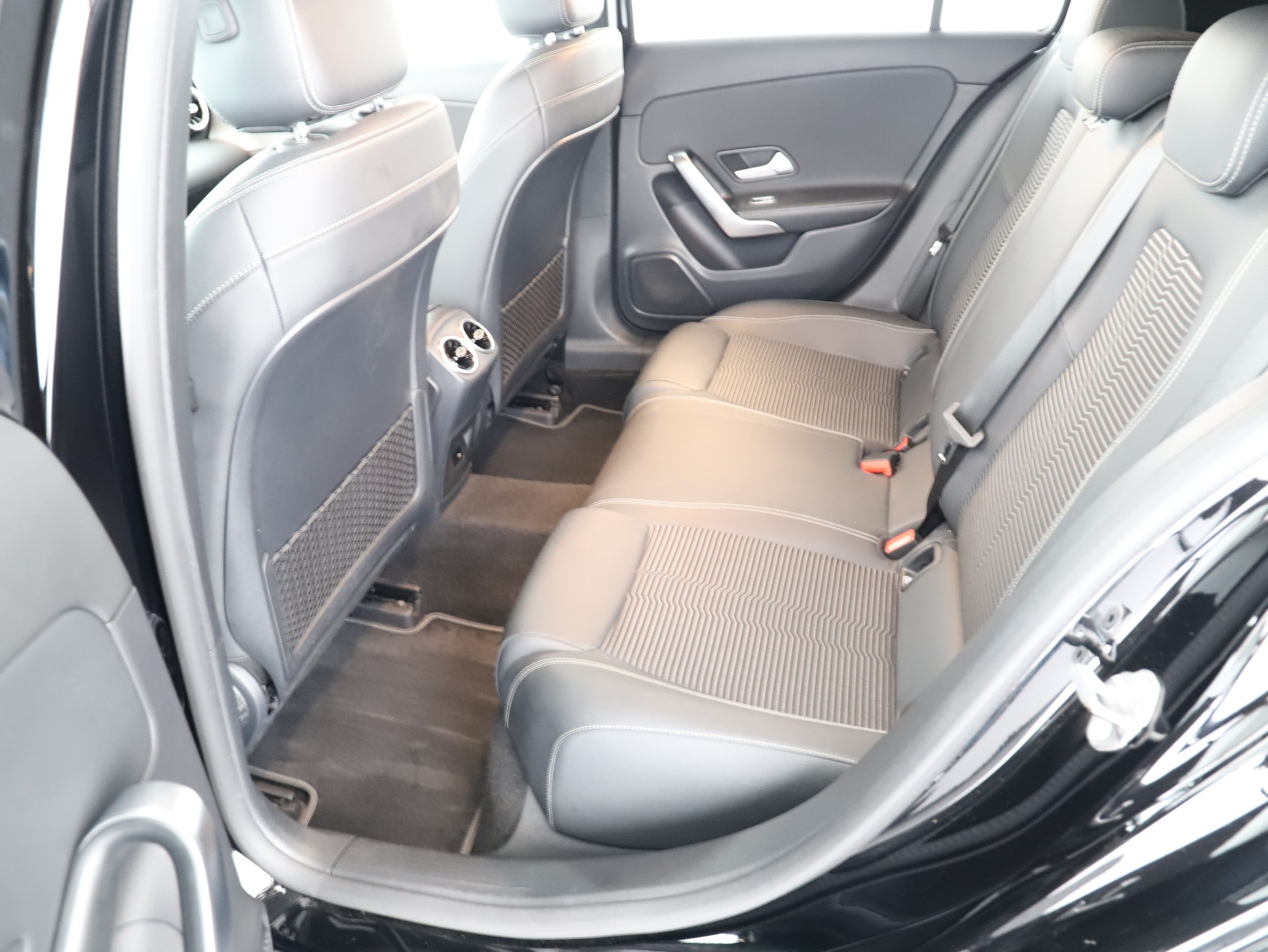 MERCEDES-BENZ A 180 Night Star-image-12