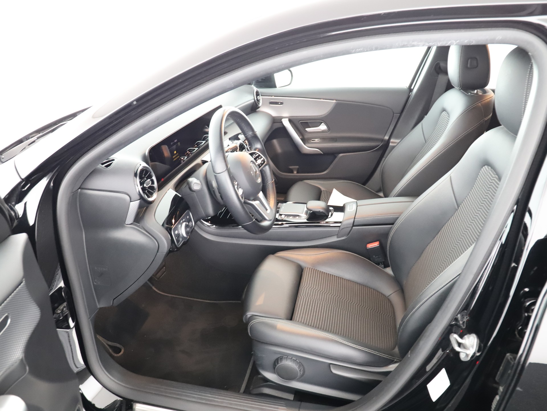 MERCEDES-BENZ A 180 Night Star-image-9