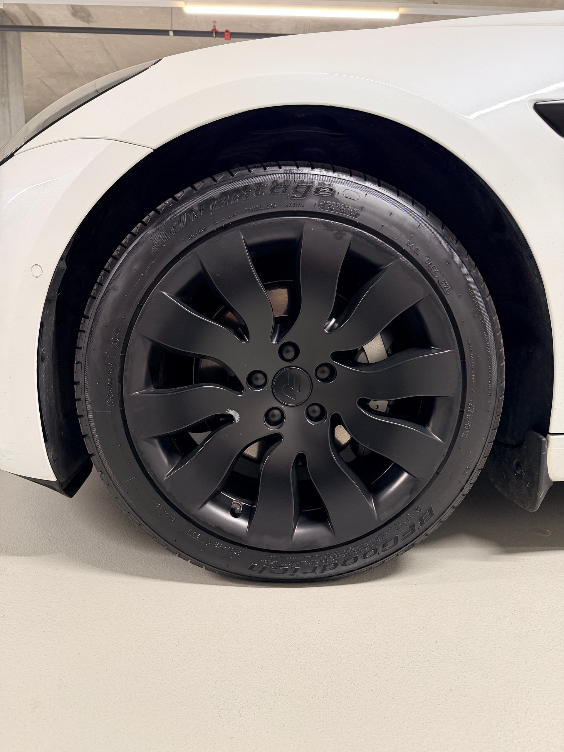 TESLA Model 3-image-21