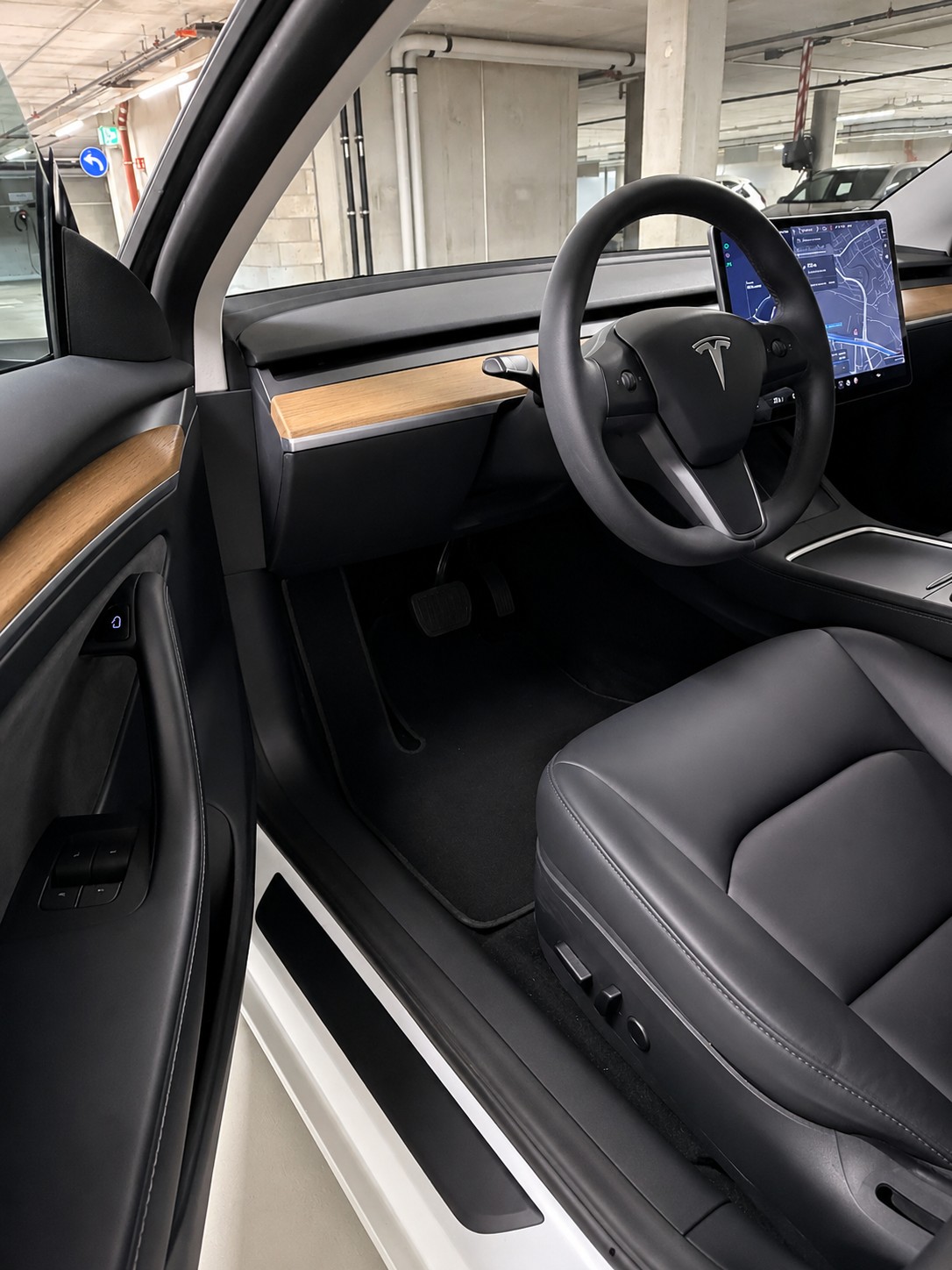 TESLA Model 3-image-8