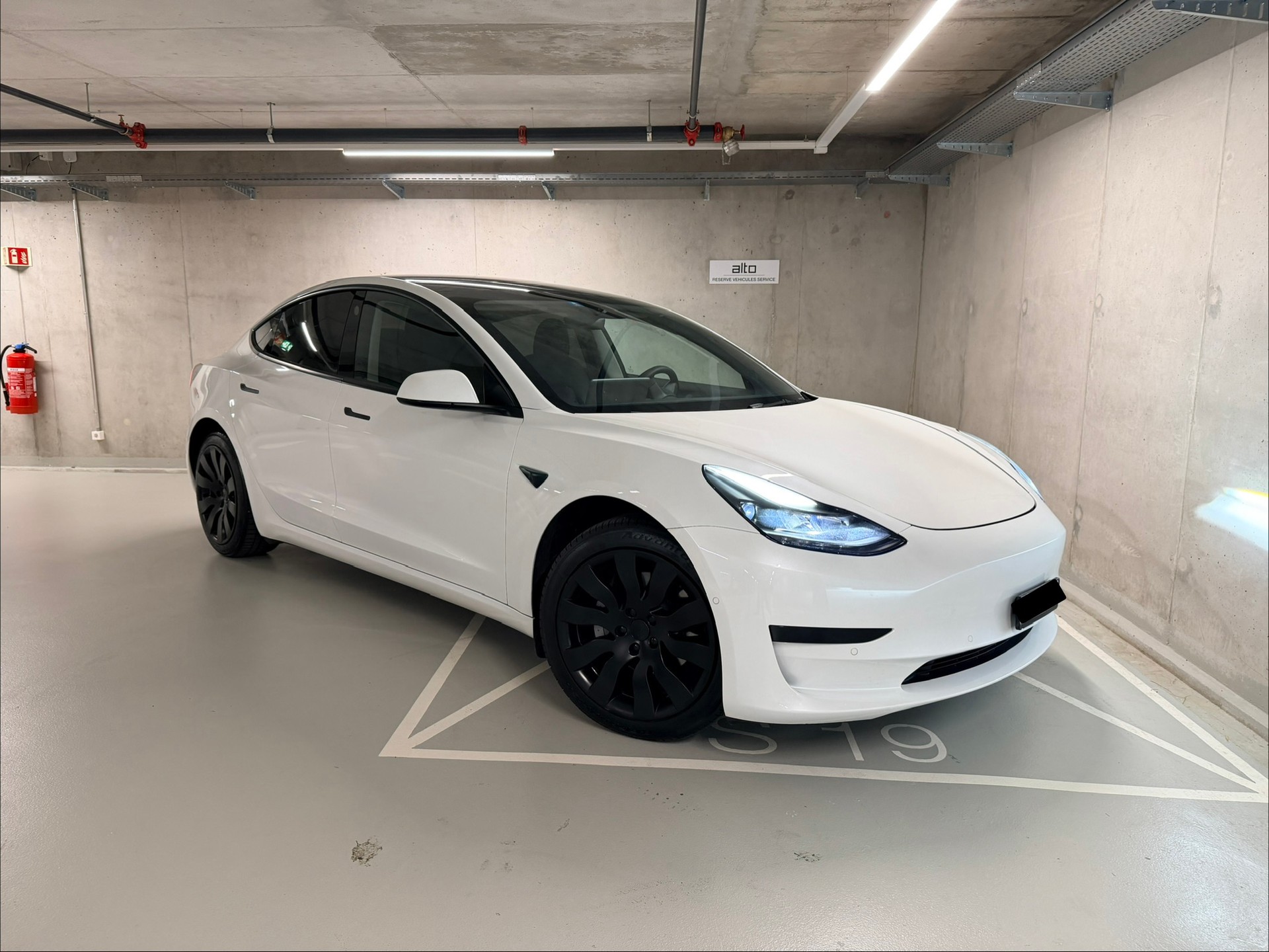 TESLA Model 3-image-6