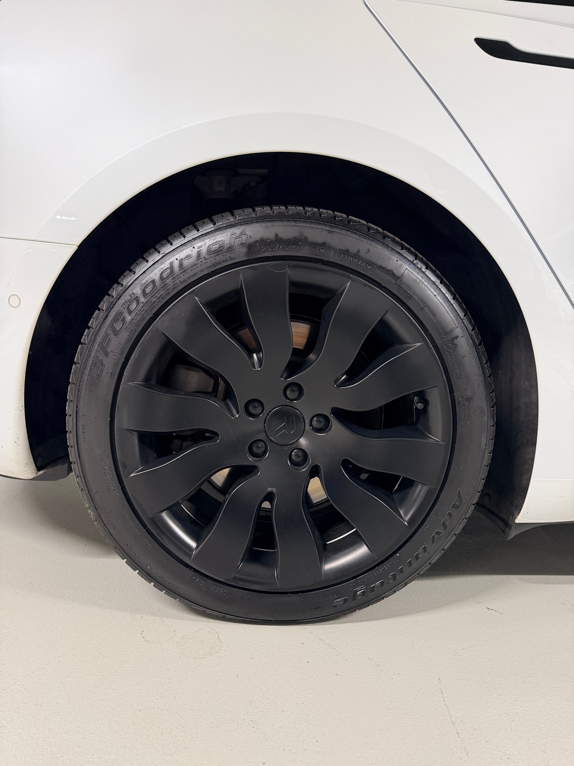 TESLA Model 3-image-23