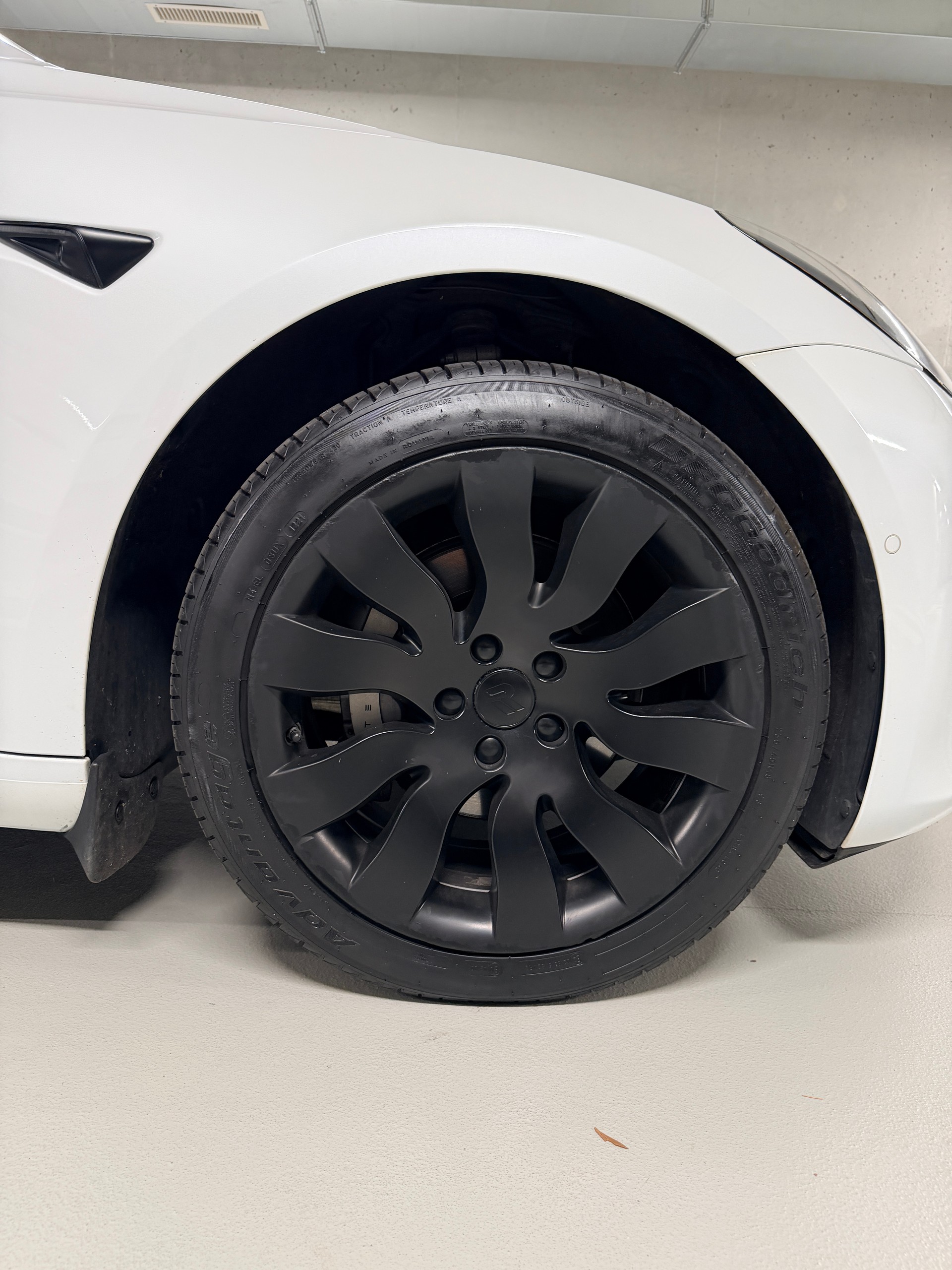 TESLA Model 3-image-24