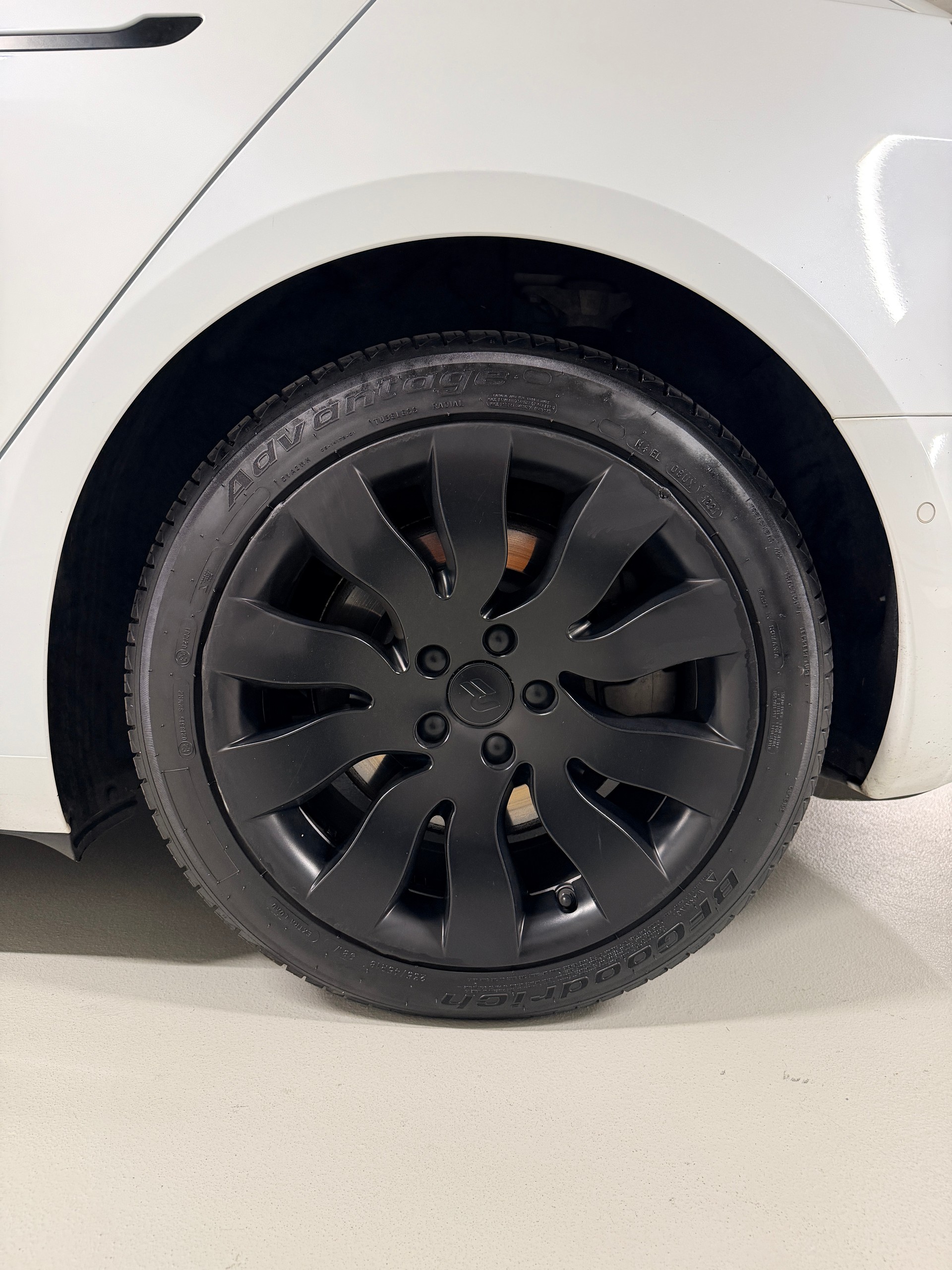 TESLA Model 3-image-22