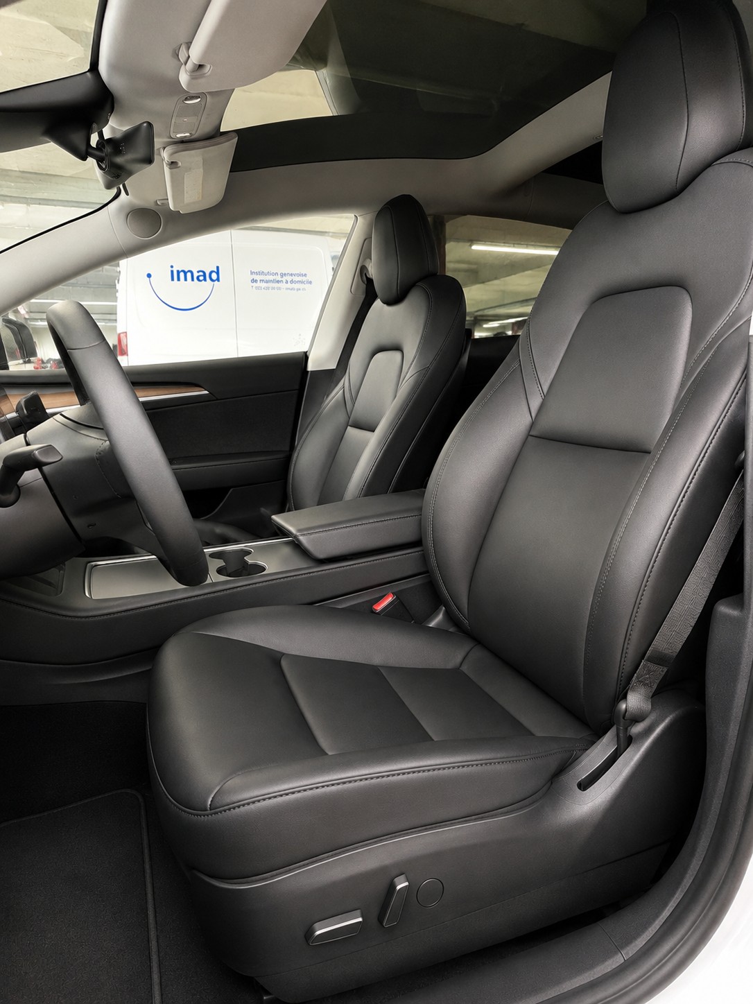 TESLA Model 3-image-13