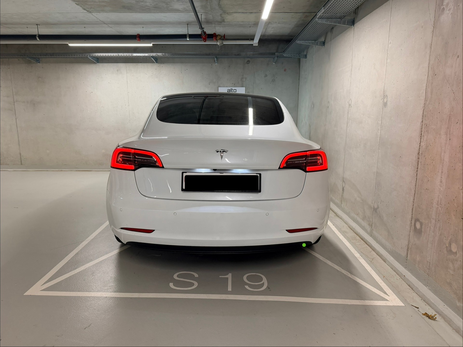 TESLA Model 3-image-3