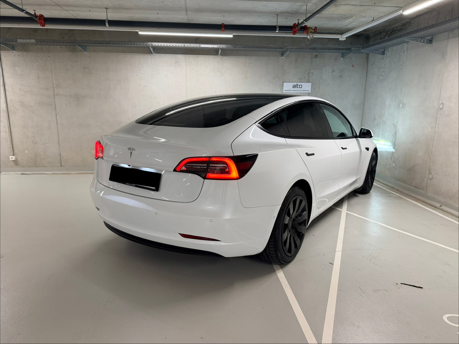 TESLA Model 3-image-4