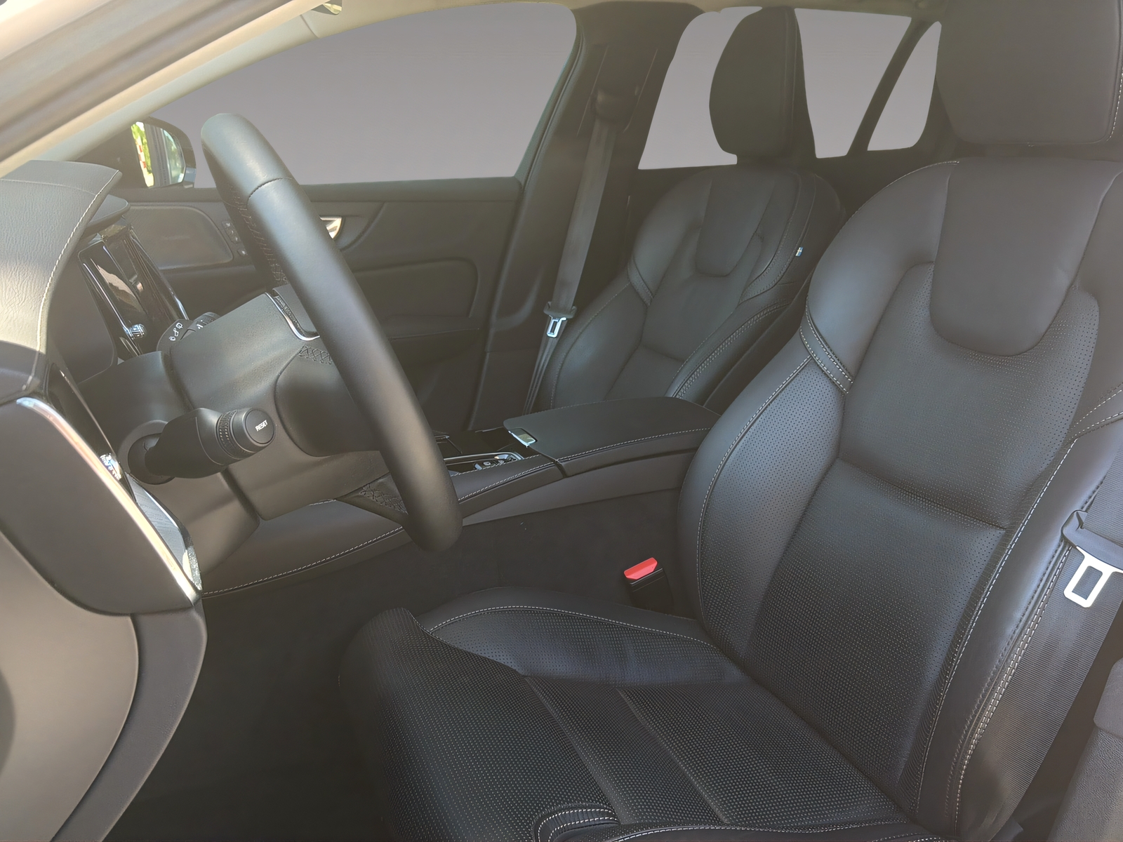 VOLVO V60 2.0 T6 TE Ultimate Dark eAWD-image-5
