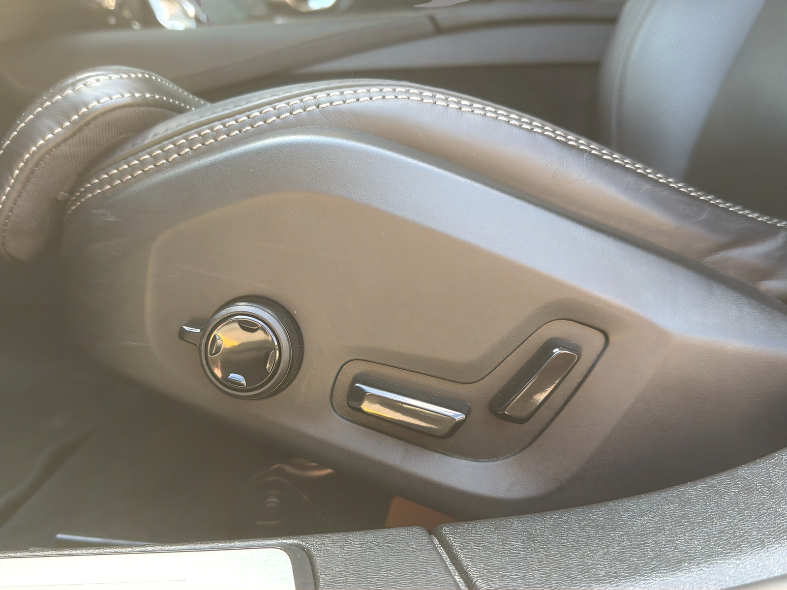 VOLVO V60 2.0 T6 TE Ultimate Dark eAWD-image-15