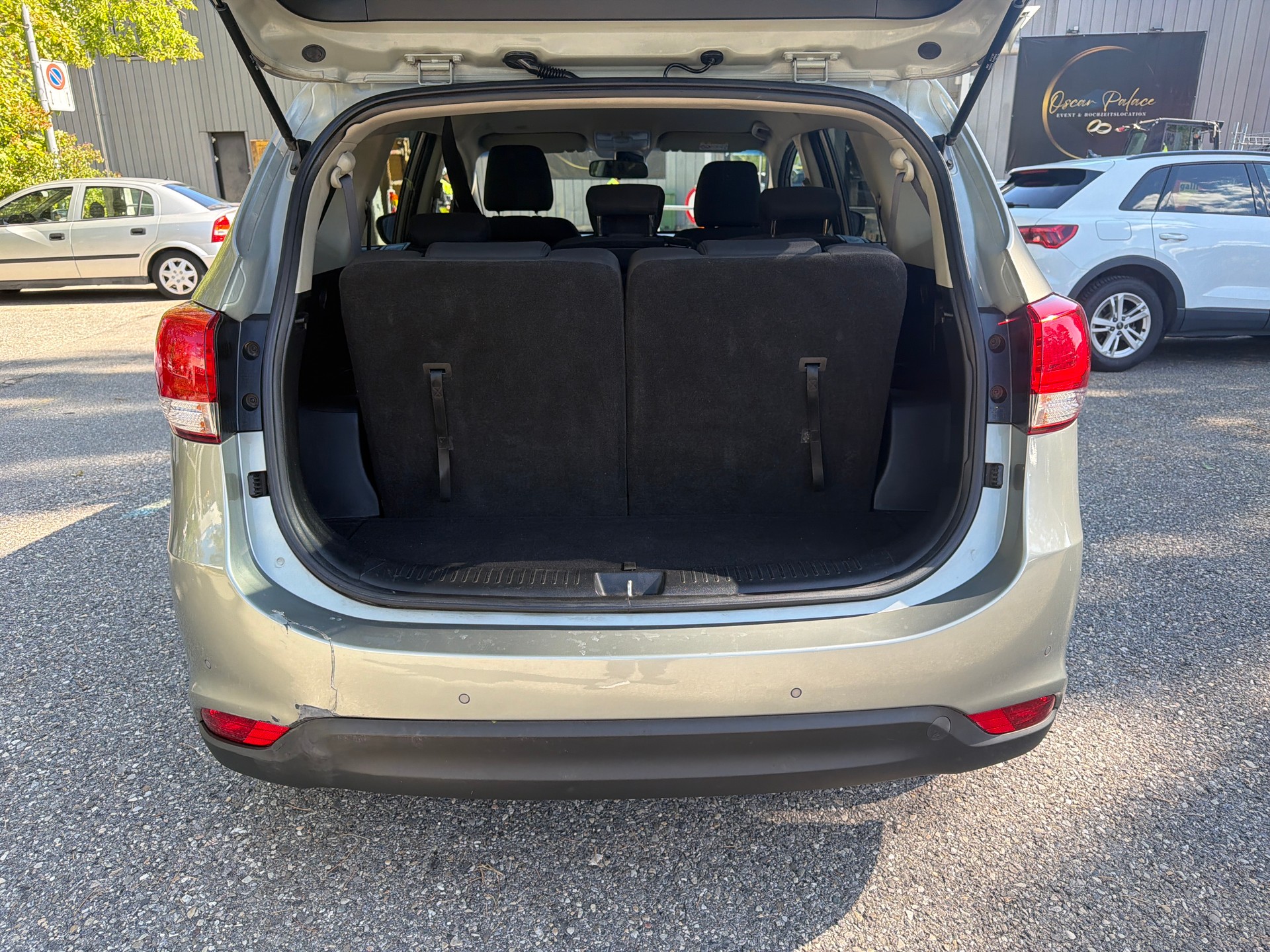 KIA Carens 1.7 CRDi Trend ** 07x Sitze ** Klima-auto ** MF-Lenkrad-Tempomat ** PDC H ** Ab MFK 09.05.2025-image-13