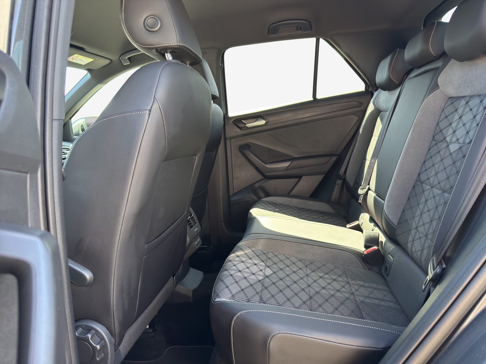 VW T-Roc 2.0 TSI R-Line DSG 4Motion-image-11