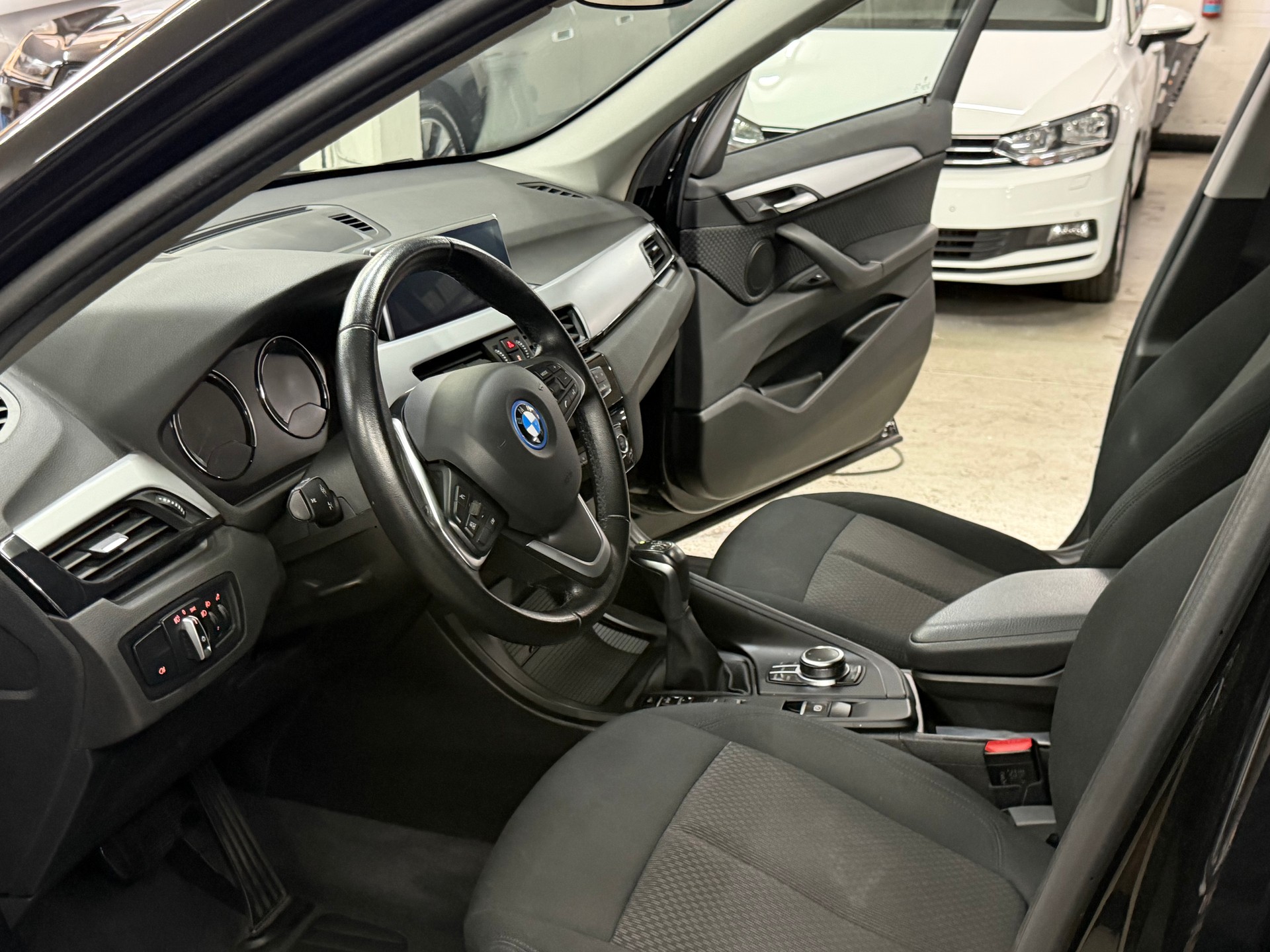 BMW X1 xDrive 25e Steptronic-image-12