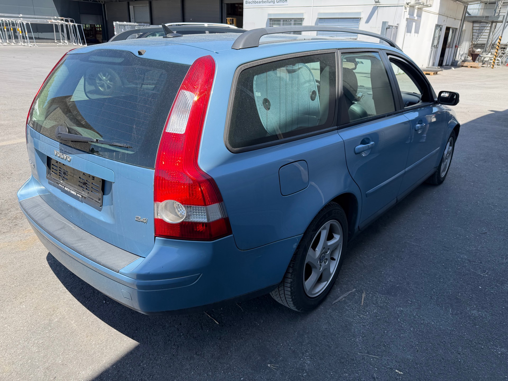 VOLVO 2.4i-image-2