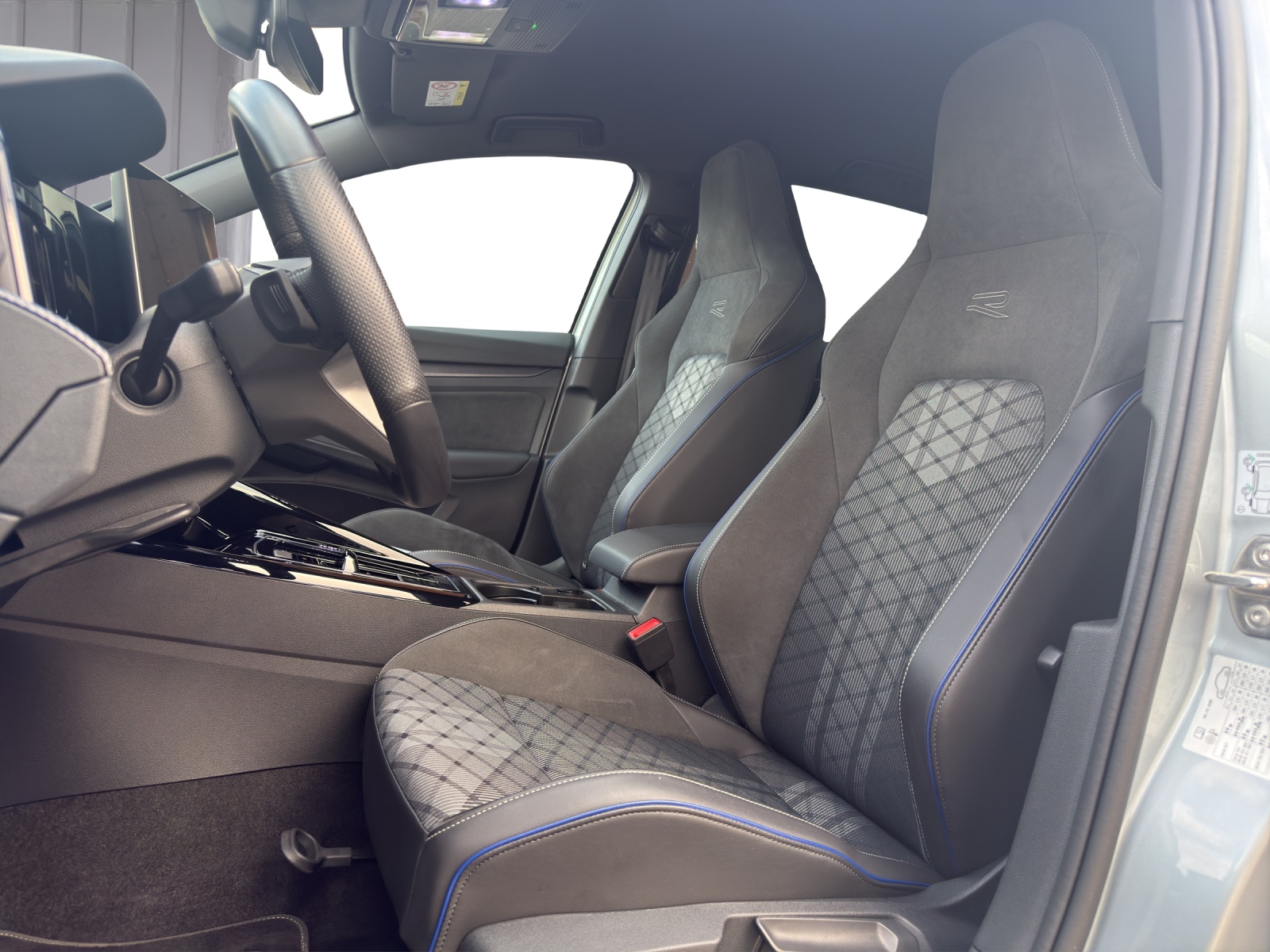 VW Golf 2.0 TSI R-Line DSG 4 Motion-image-9