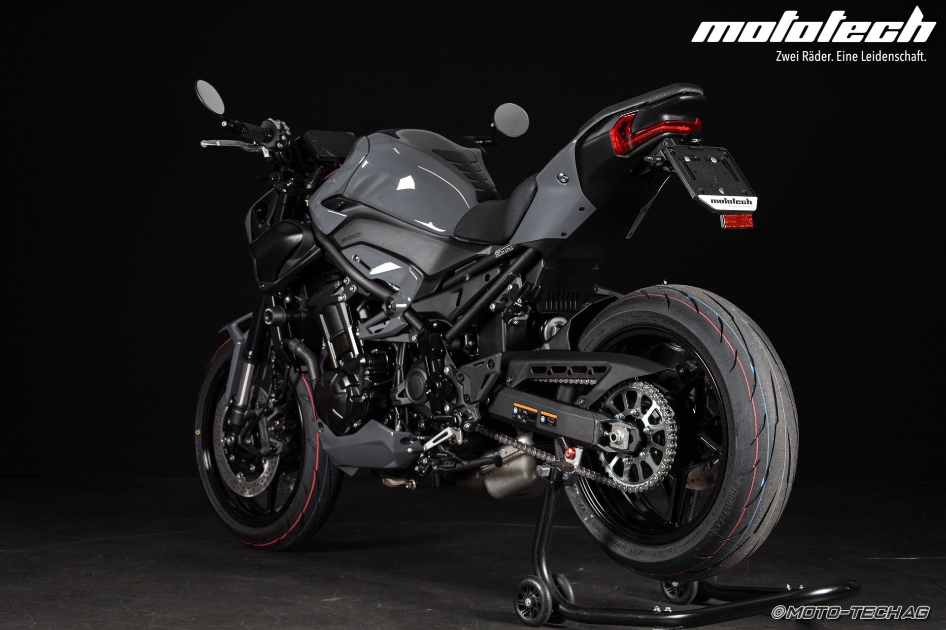 KAWASAKI Z 900 MY26 (35/91kW) STAGE 1 Stonehenge Grey-showroom-element-3