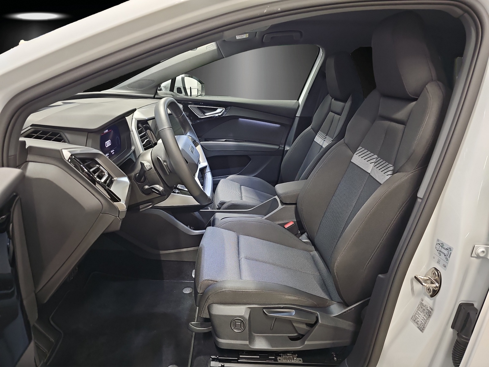 AUDI Q4 e-tron 50 quattro-image-9