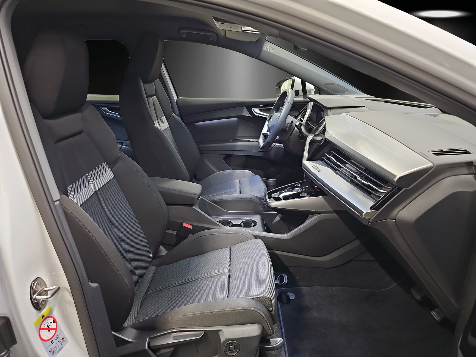 AUDI Q4 e-tron 50 quattro-image-8