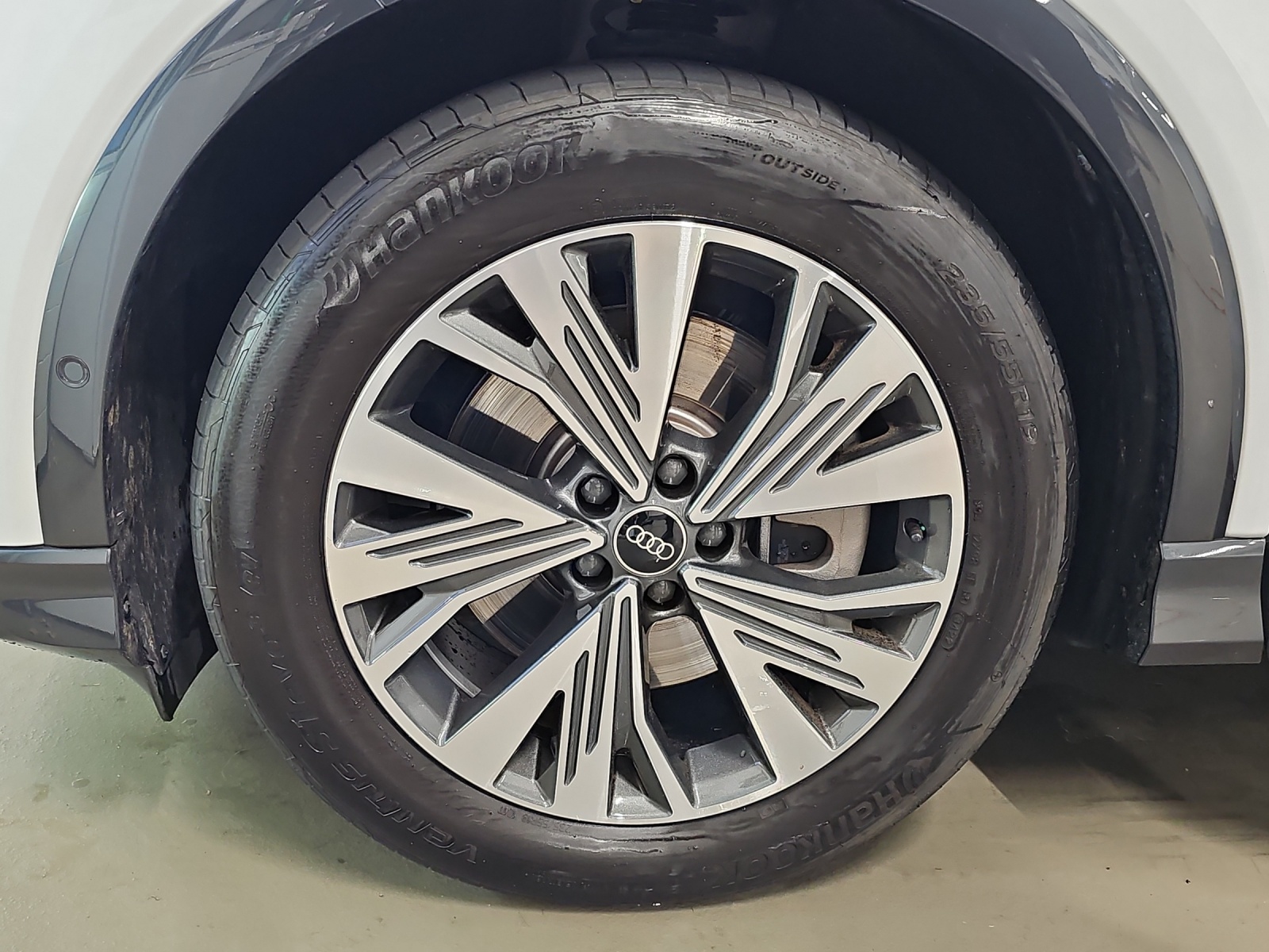 AUDI Q4 e-tron 50 quattro-image-13