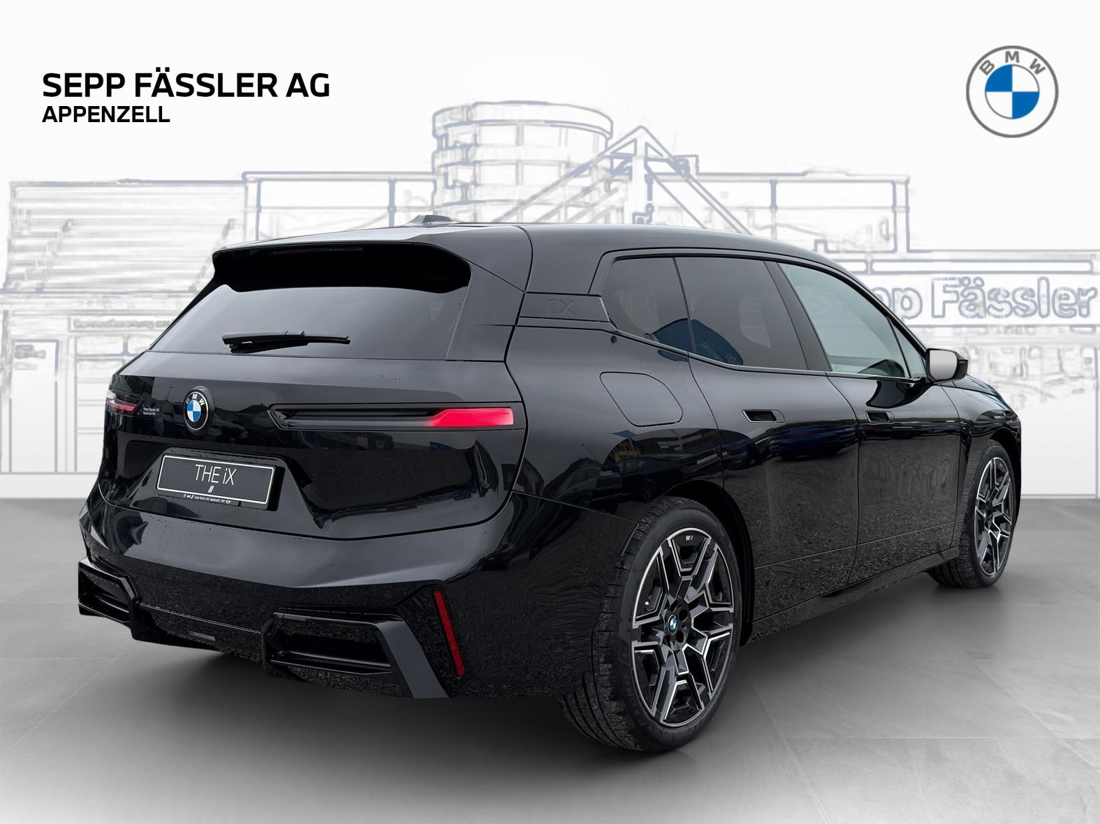 BMW iX xDrive60 M Sport Pro-image-4