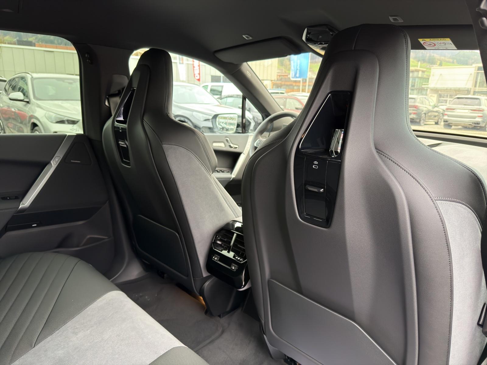 BMW iX xDrive60 M Sport Pro-image-17