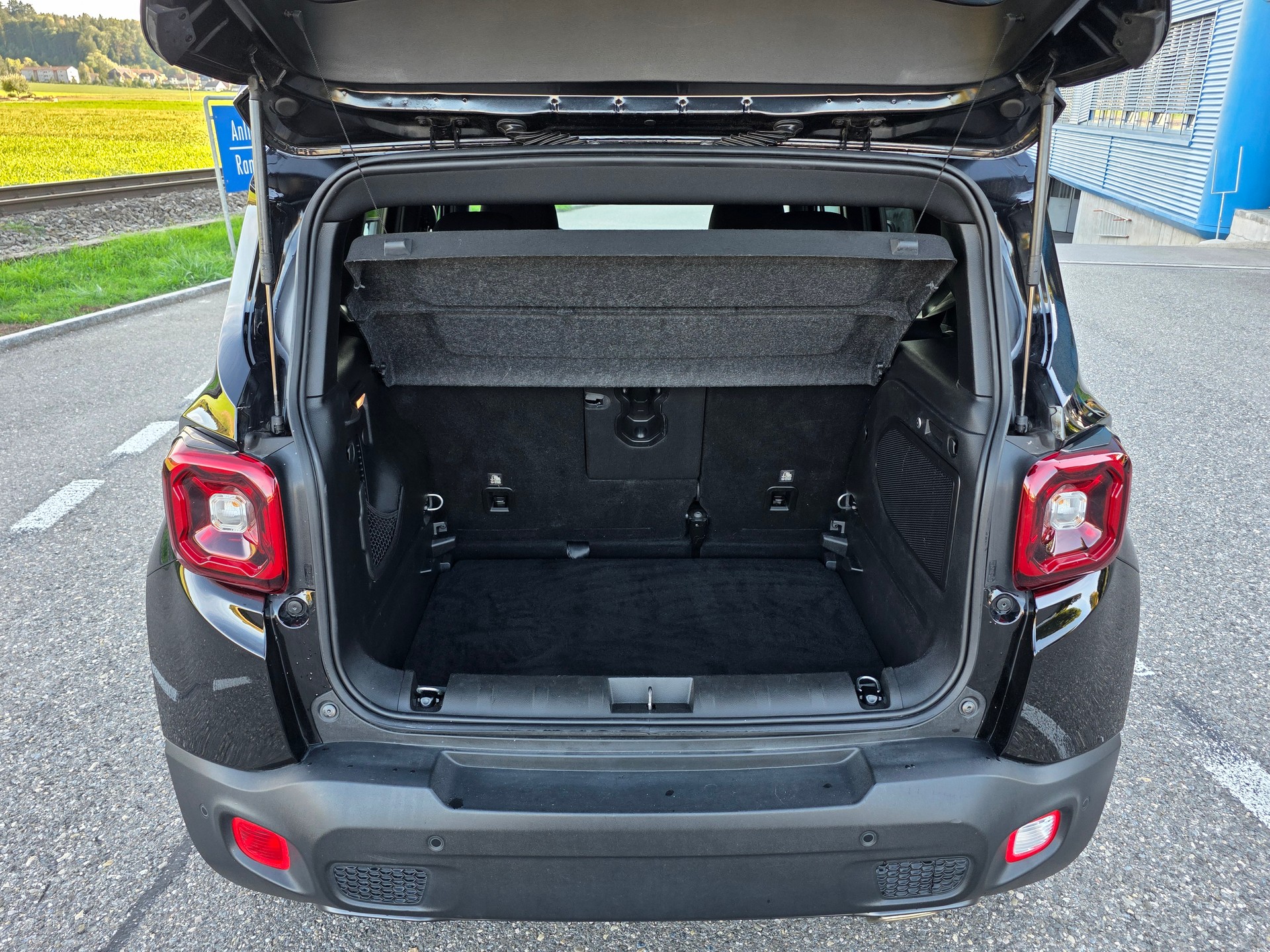 JEEP Renegade 1.3 Turbo S AWD-image-13