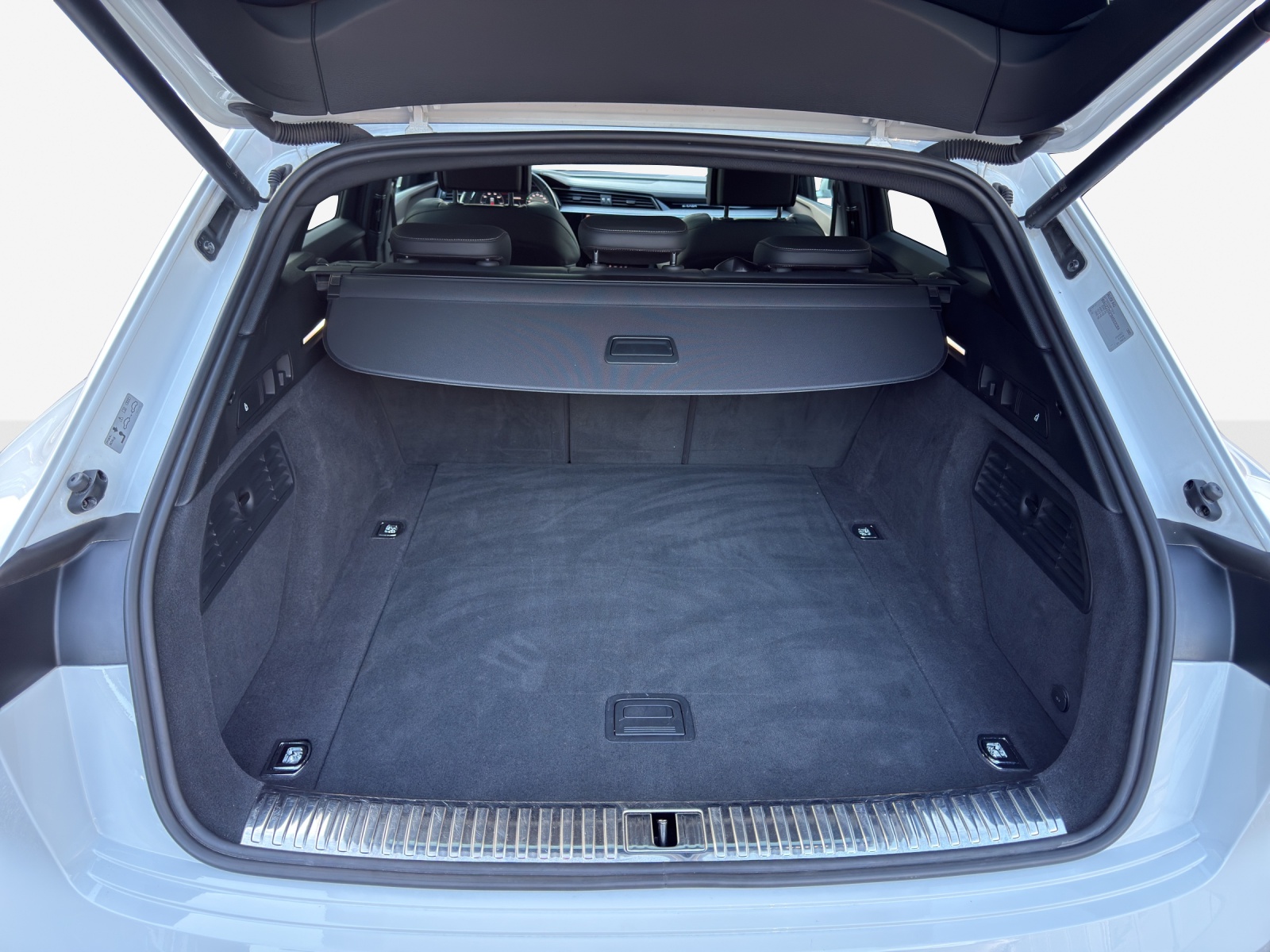 AUDI e-tron 50 S Line Attraction quattro-image-12