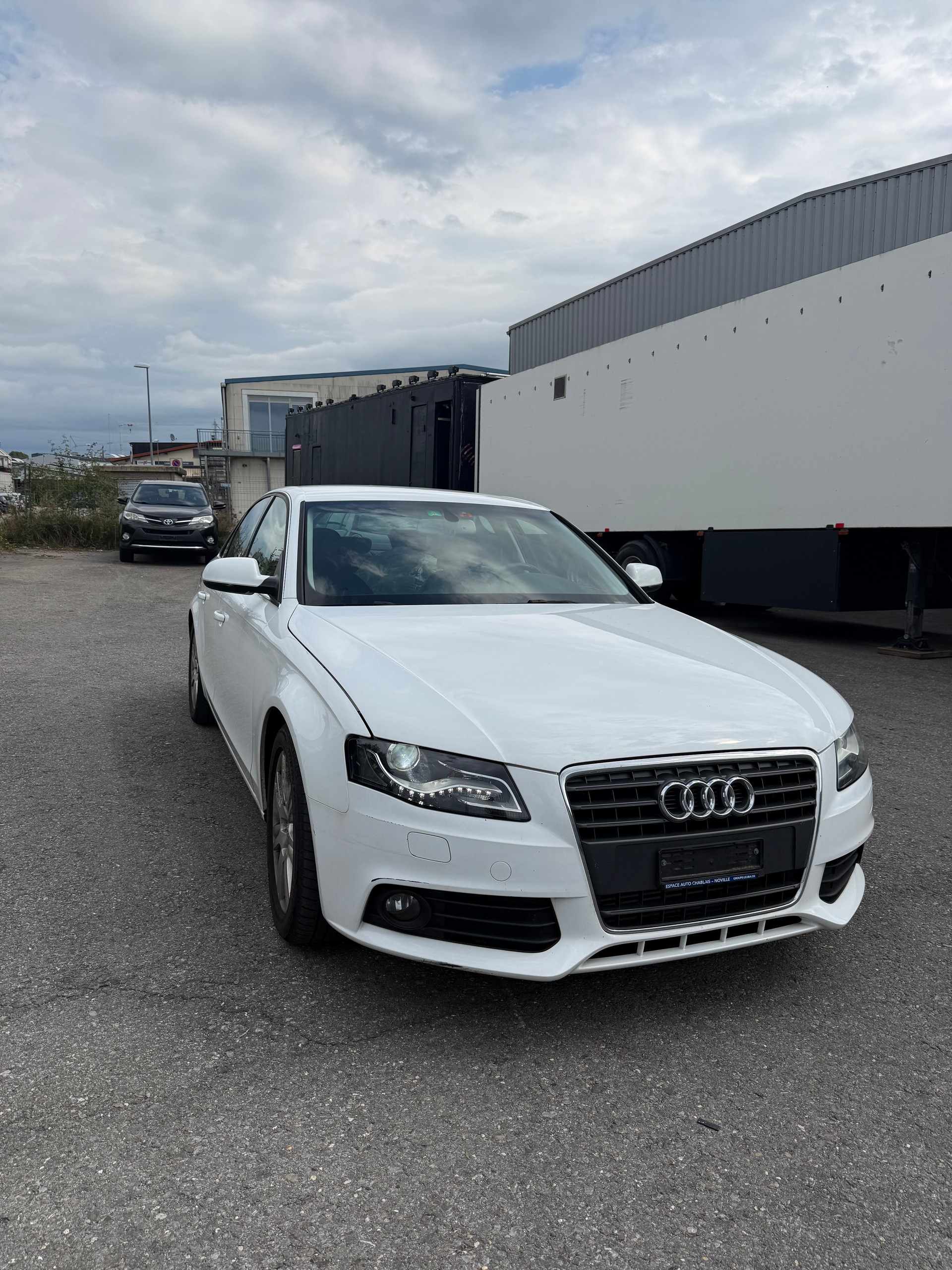 AUDI A4 Limousine 1.8 TFSI quattro-image-2