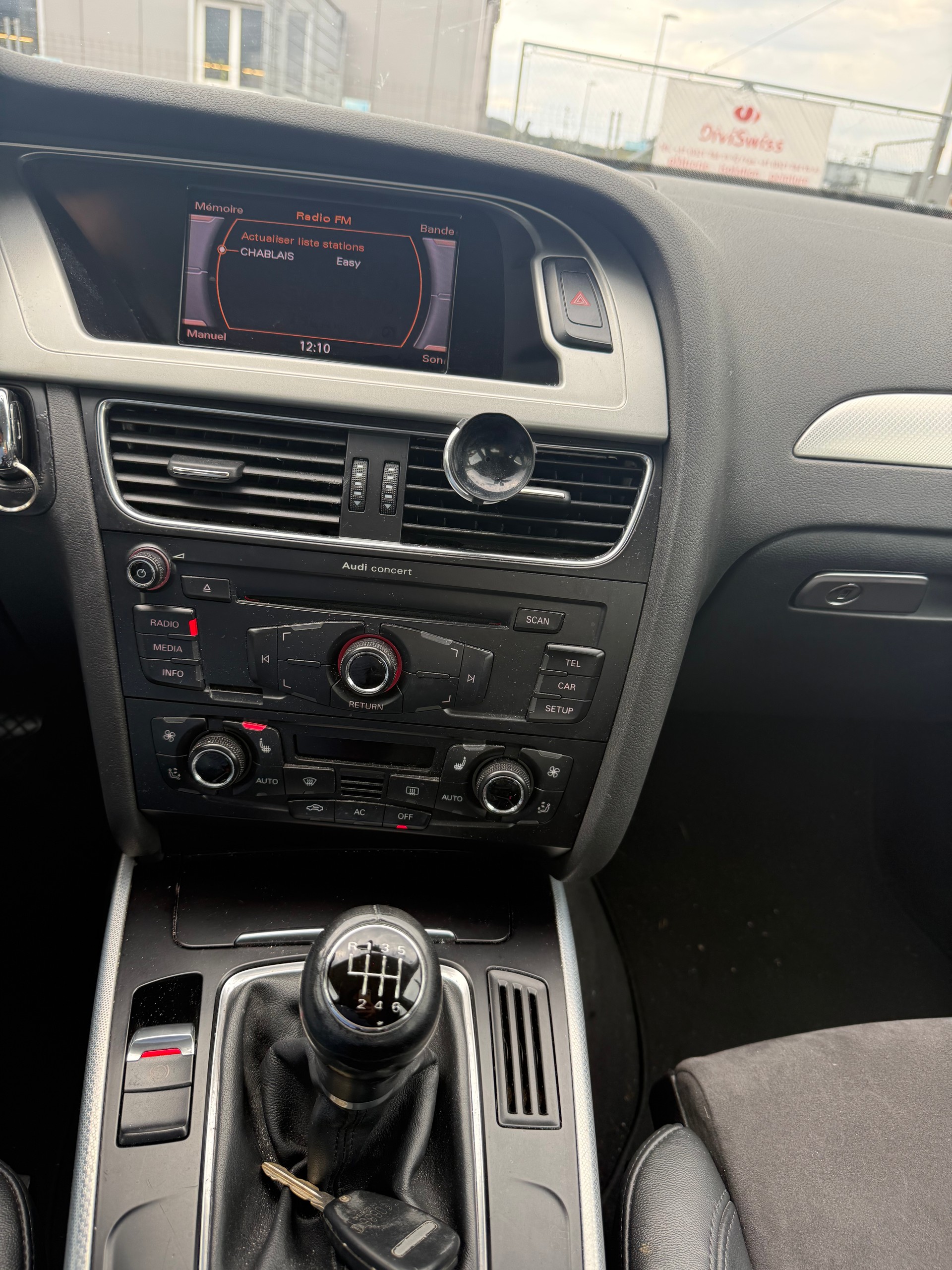 AUDI A4 Limousine 1.8 TFSI quattro-image-8