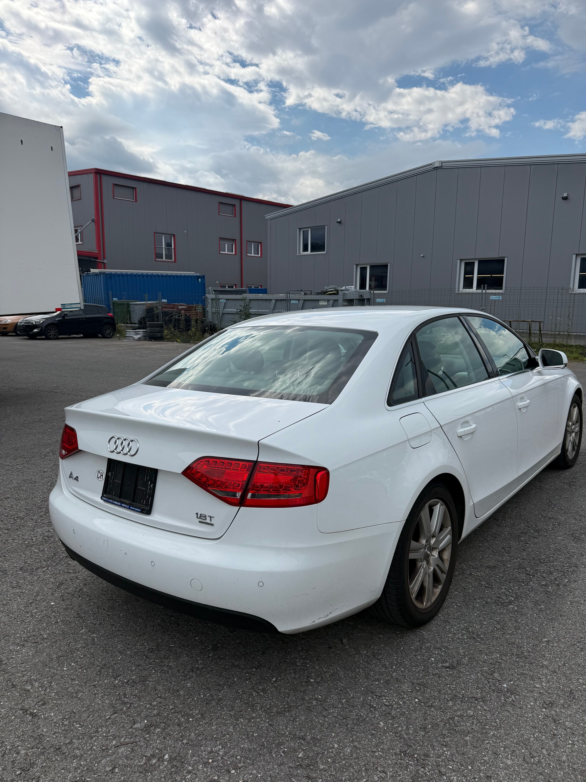 AUDI A4 Limousine 1.8 TFSI quattro-image-13