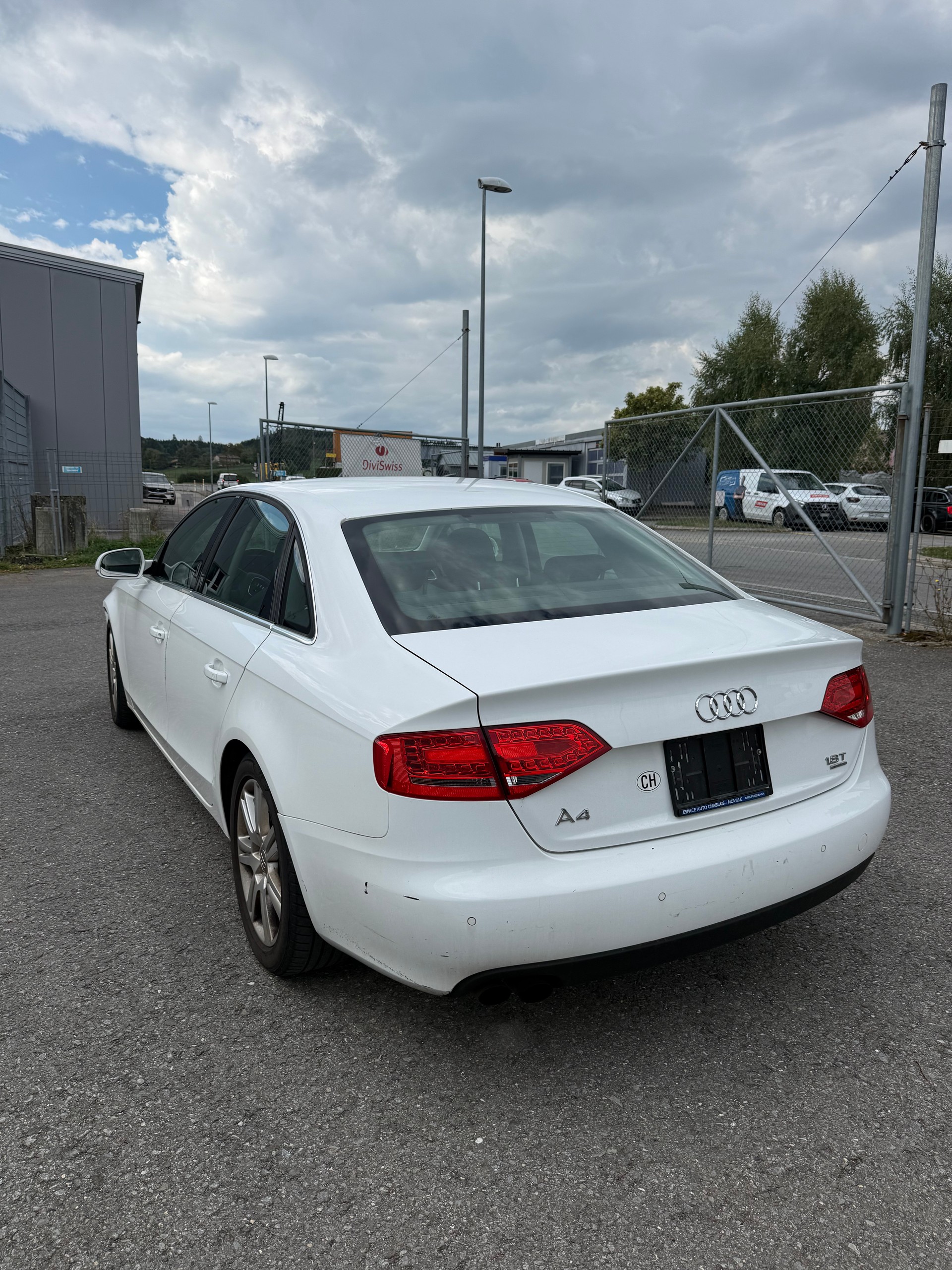 AUDI A4 Limousine 1.8 TFSI quattro-image-12