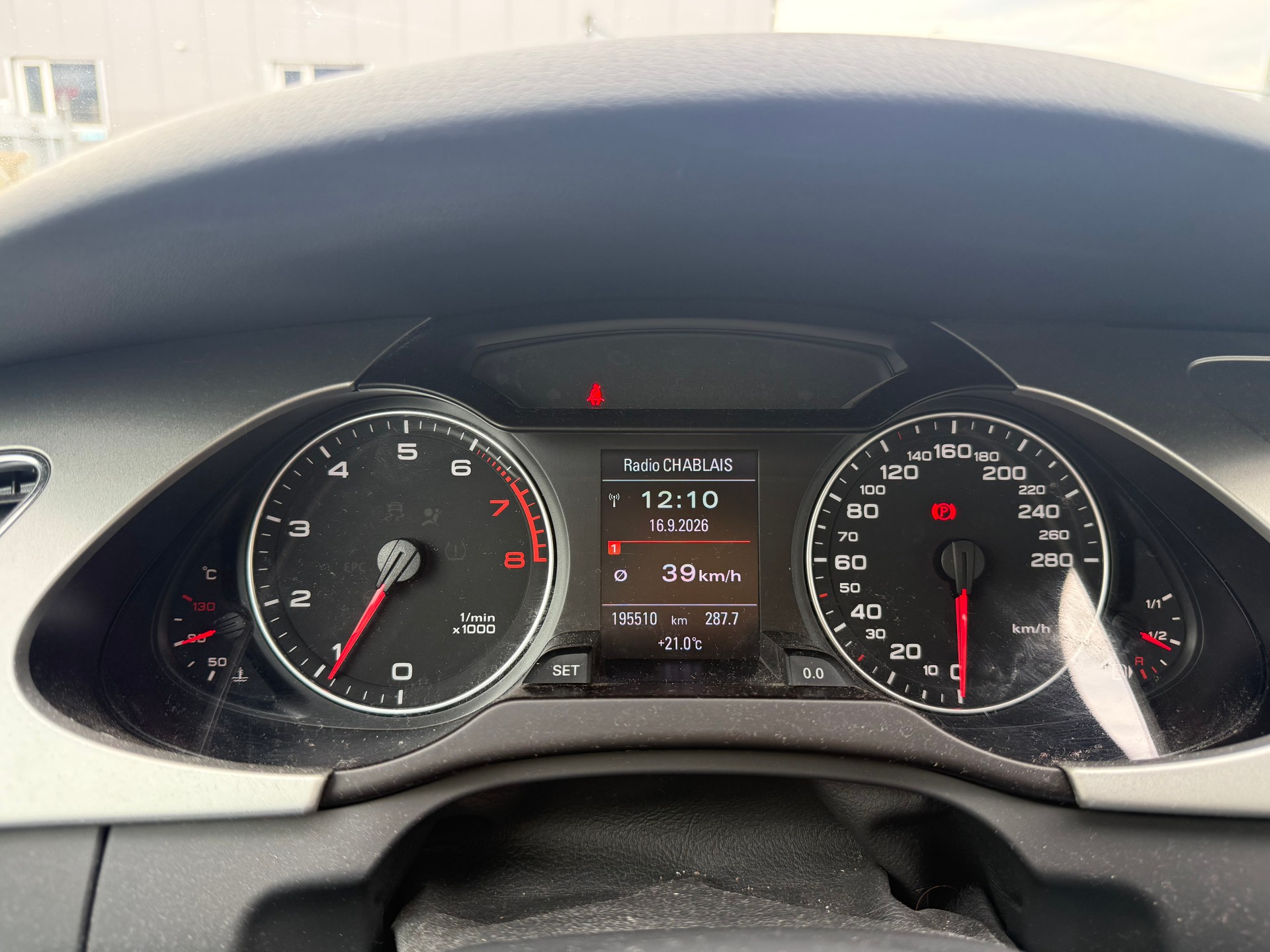AUDI A4 Limousine 1.8 TFSI quattro-image-9