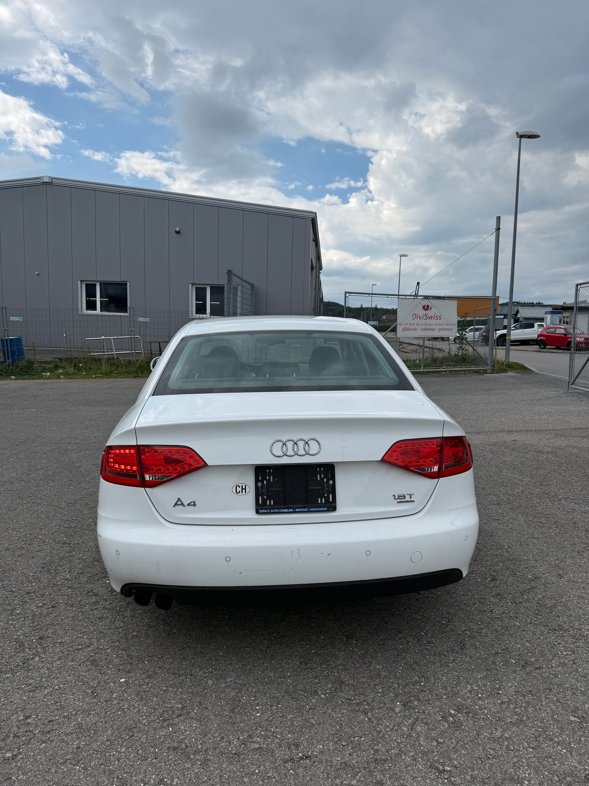AUDI A4 Limousine 1.8 TFSI quattro-image-14