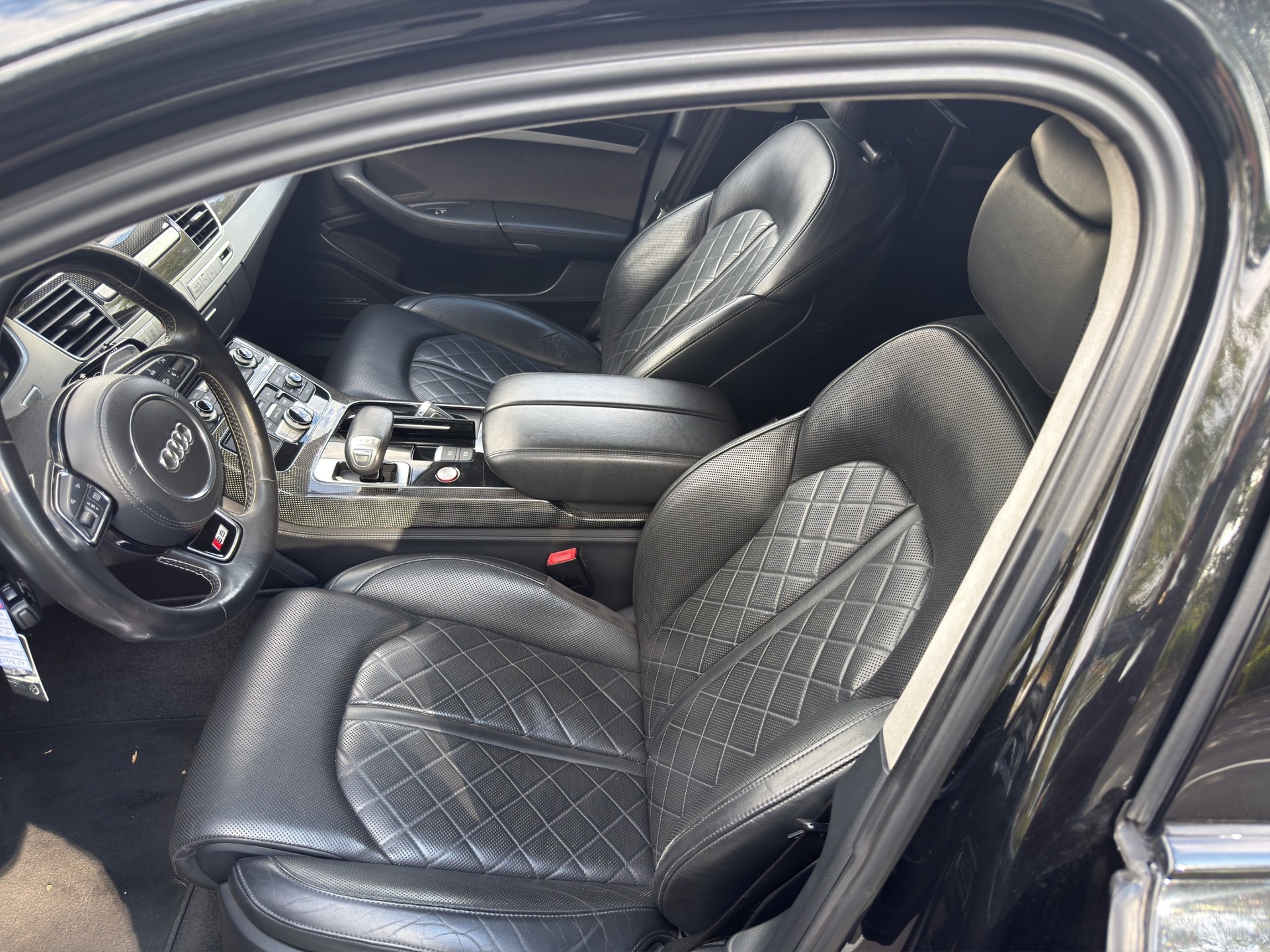 AUDI S8 4.0 TFSI V8 quattro tiptronic-image-14