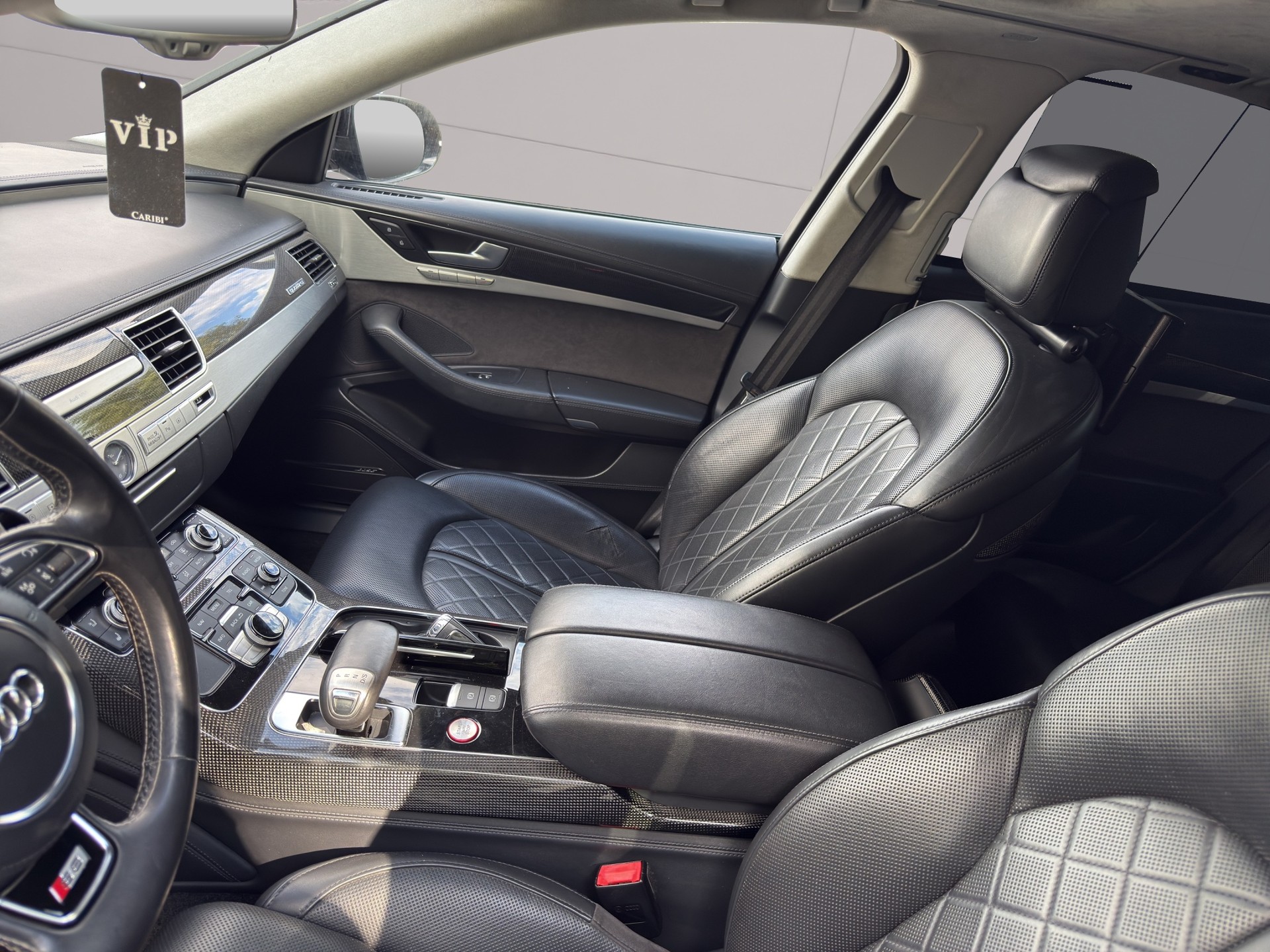 AUDI S8 4.0 TFSI V8 quattro tiptronic-image-15