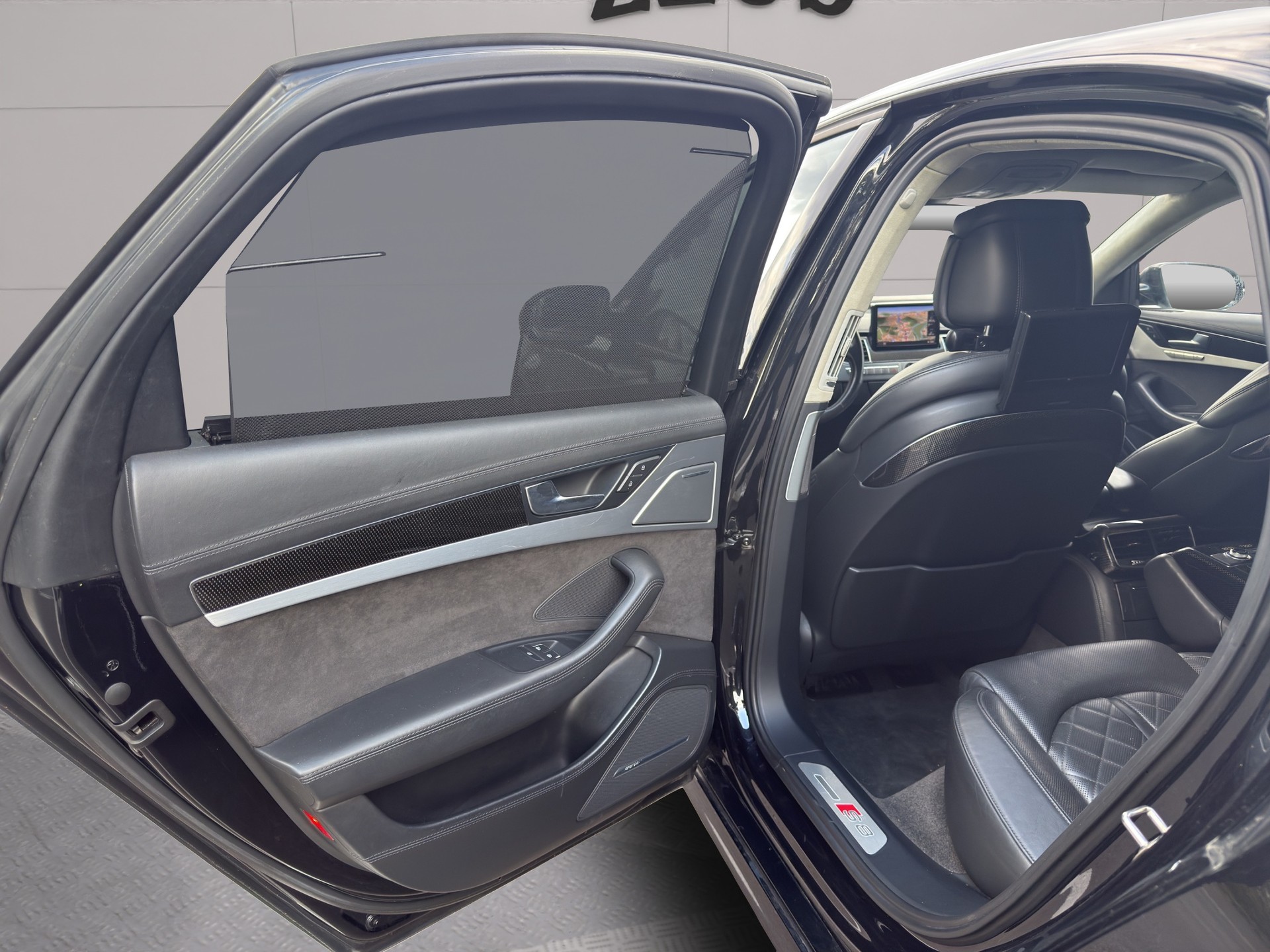 AUDI S8 4.0 TFSI V8 quattro tiptronic-image-19