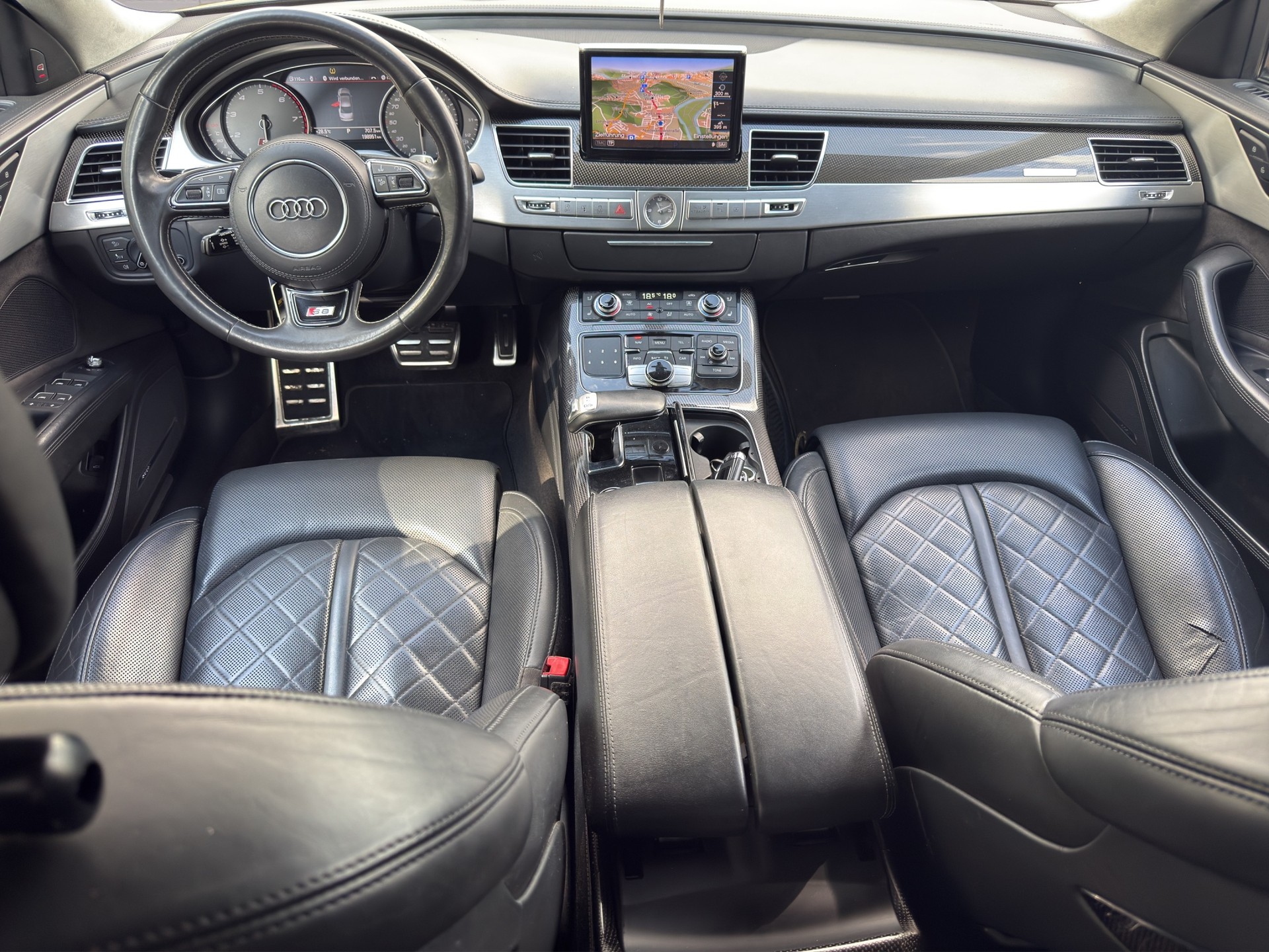 AUDI S8 4.0 TFSI V8 quattro tiptronic-image-9