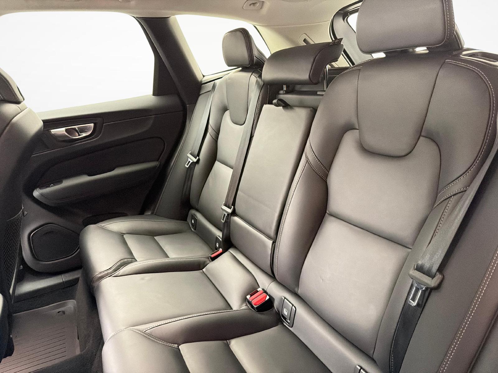 VOLVO XC60 2.0 B5 MH Plus Dark AWD-image-10