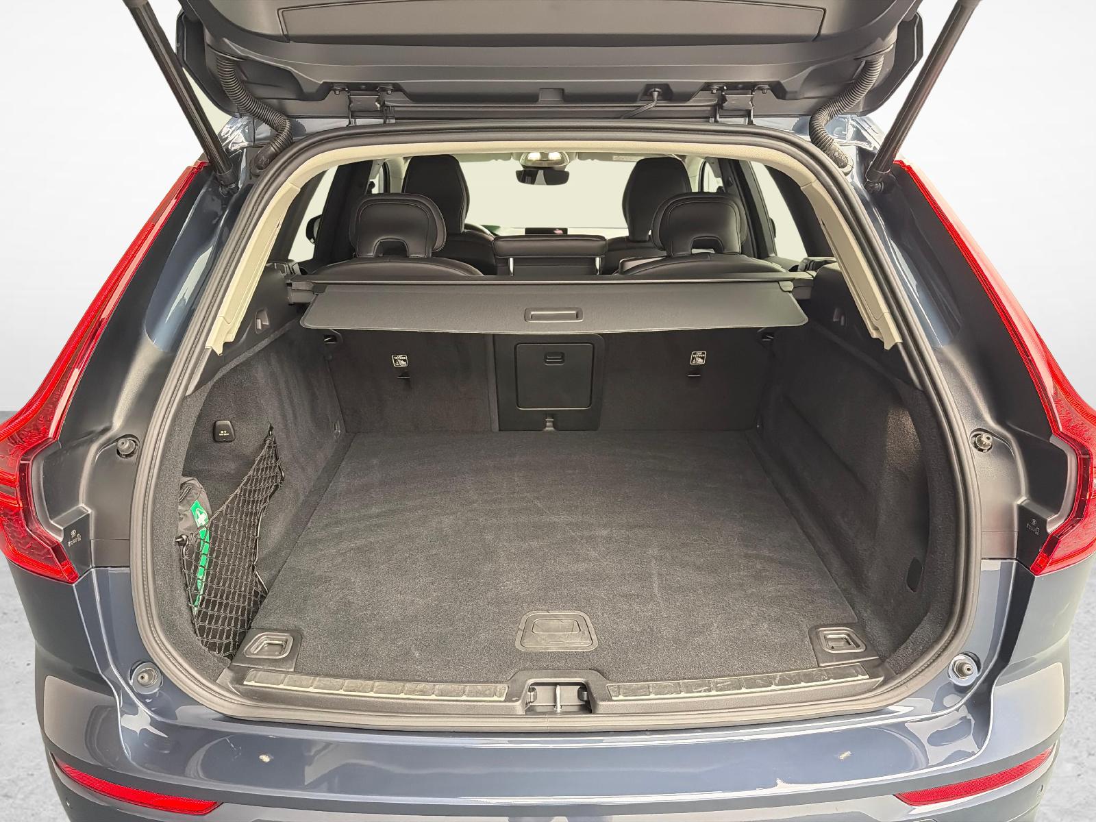 VOLVO XC60 2.0 B5 MH Plus Dark AWD-image-11