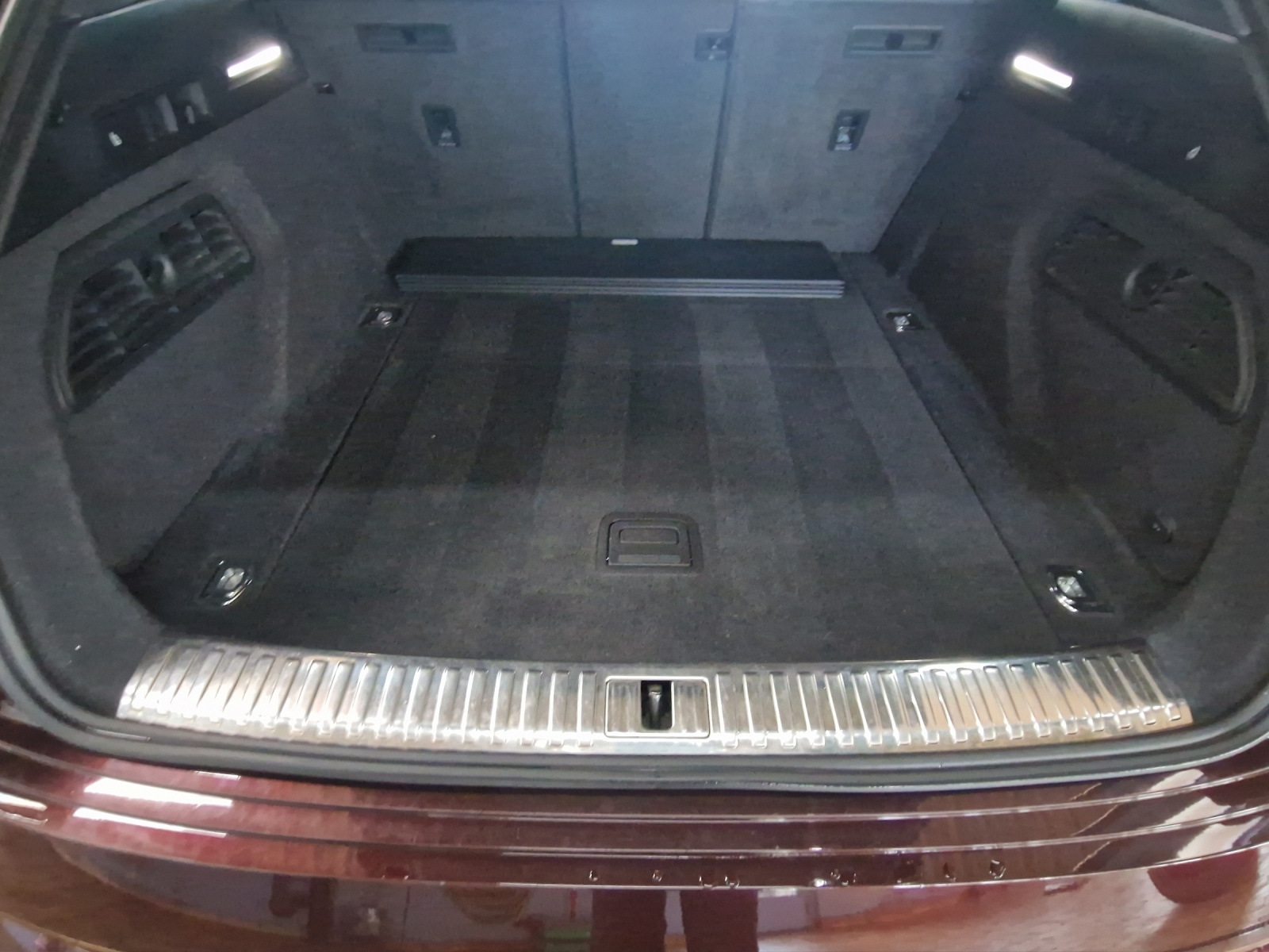 AUDI e-tron S quattro-image-11