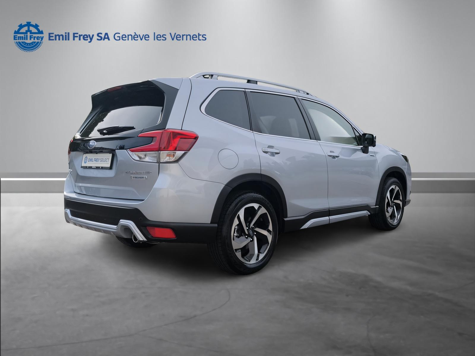 SUBARU Forester Station 2.0i e-Boxer Luxury-image-17