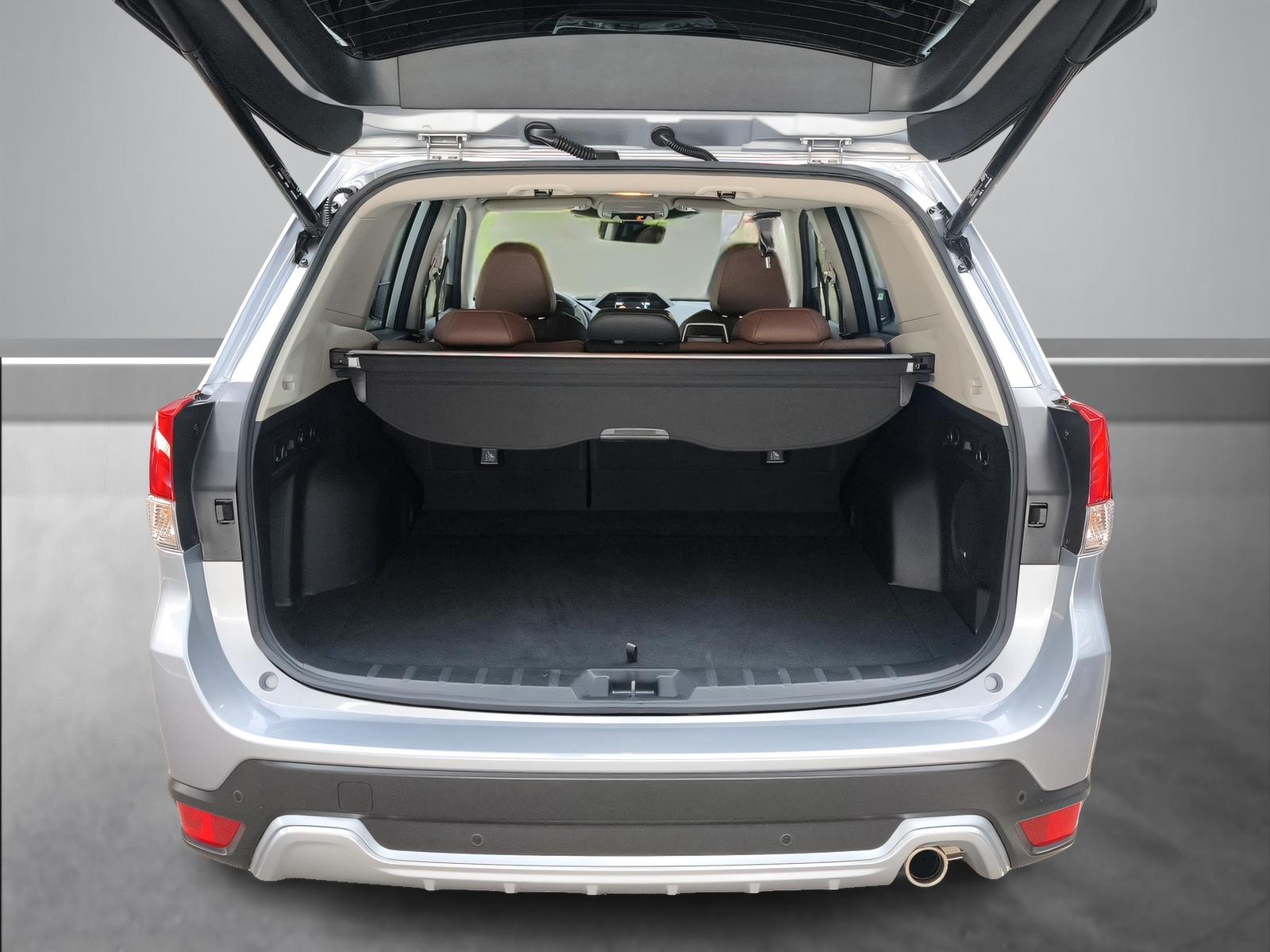 SUBARU Forester Station 2.0i e-Boxer Luxury-image-13