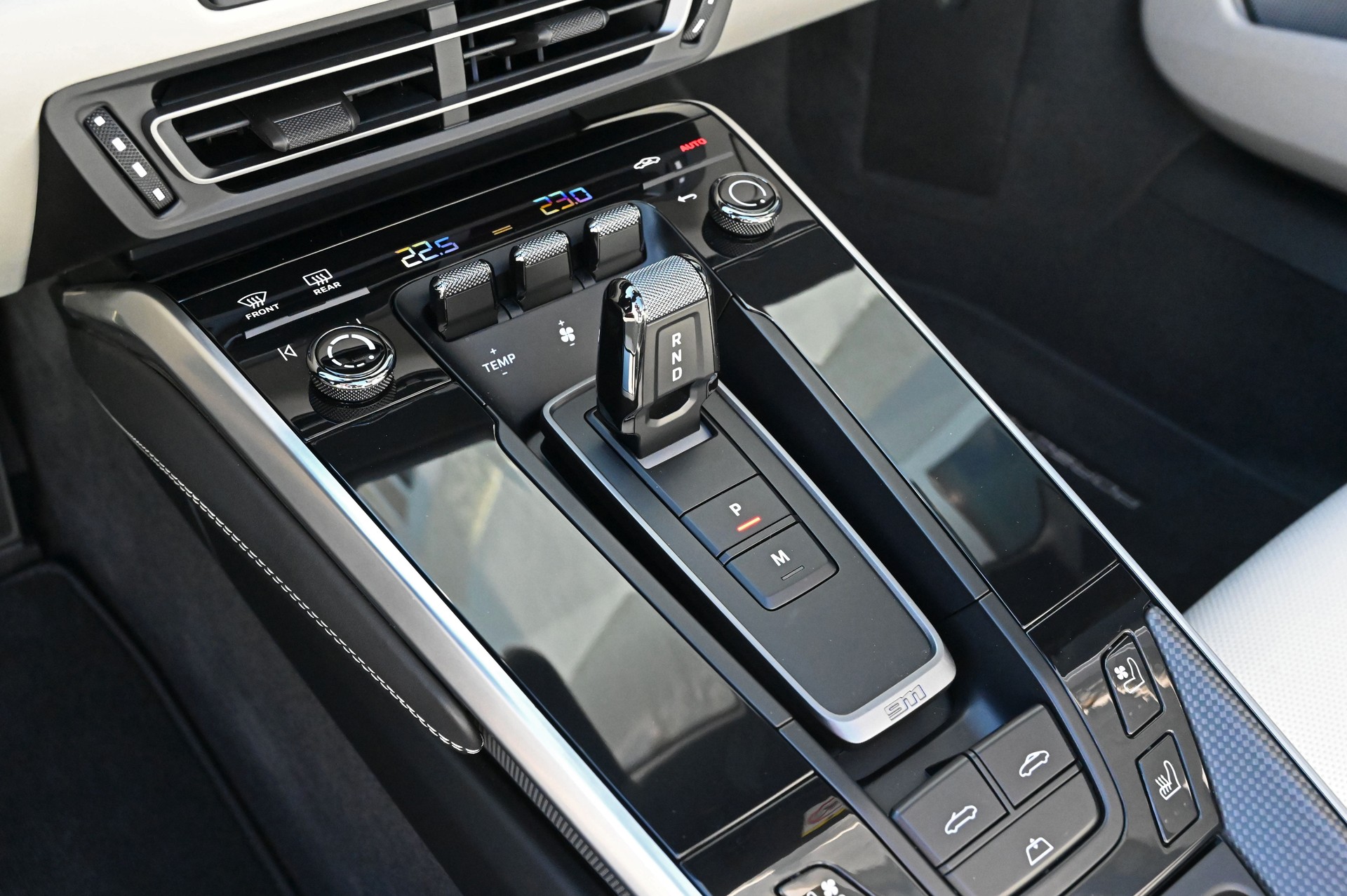 PORSCHE 911 Turbo S Cabriolet PDK-image-23