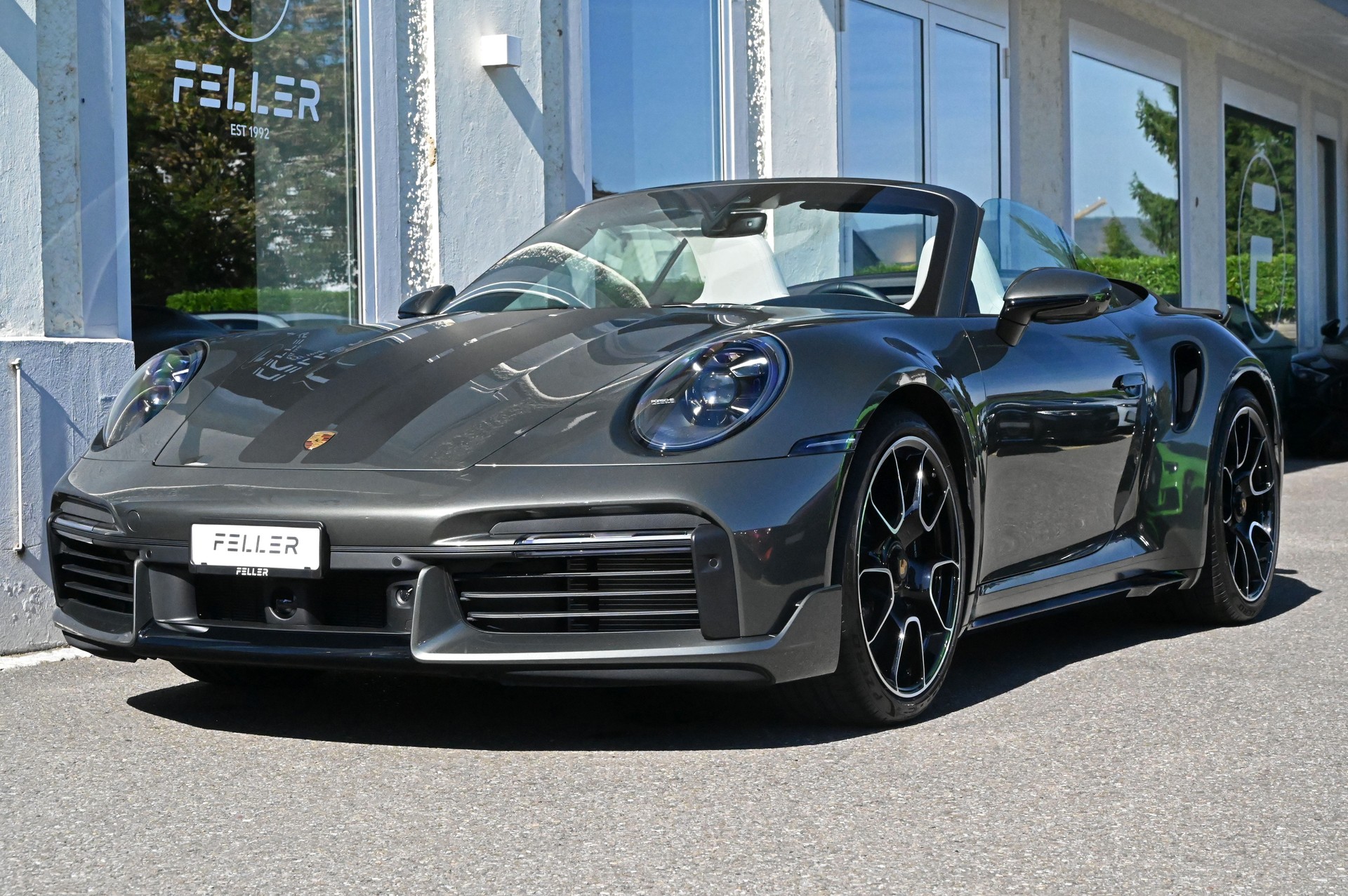 PORSCHE 911 Turbo S Cabriolet PDK-image-1