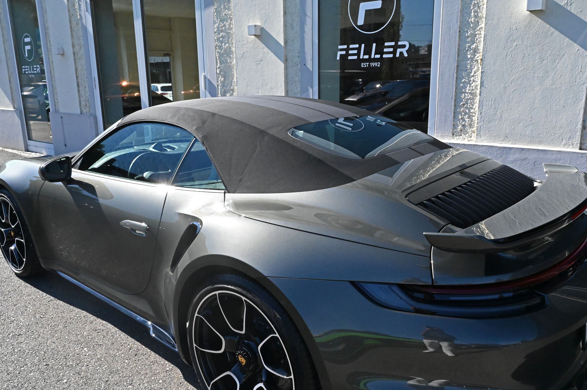 PORSCHE 911 Turbo S Cabriolet PDK-image-7