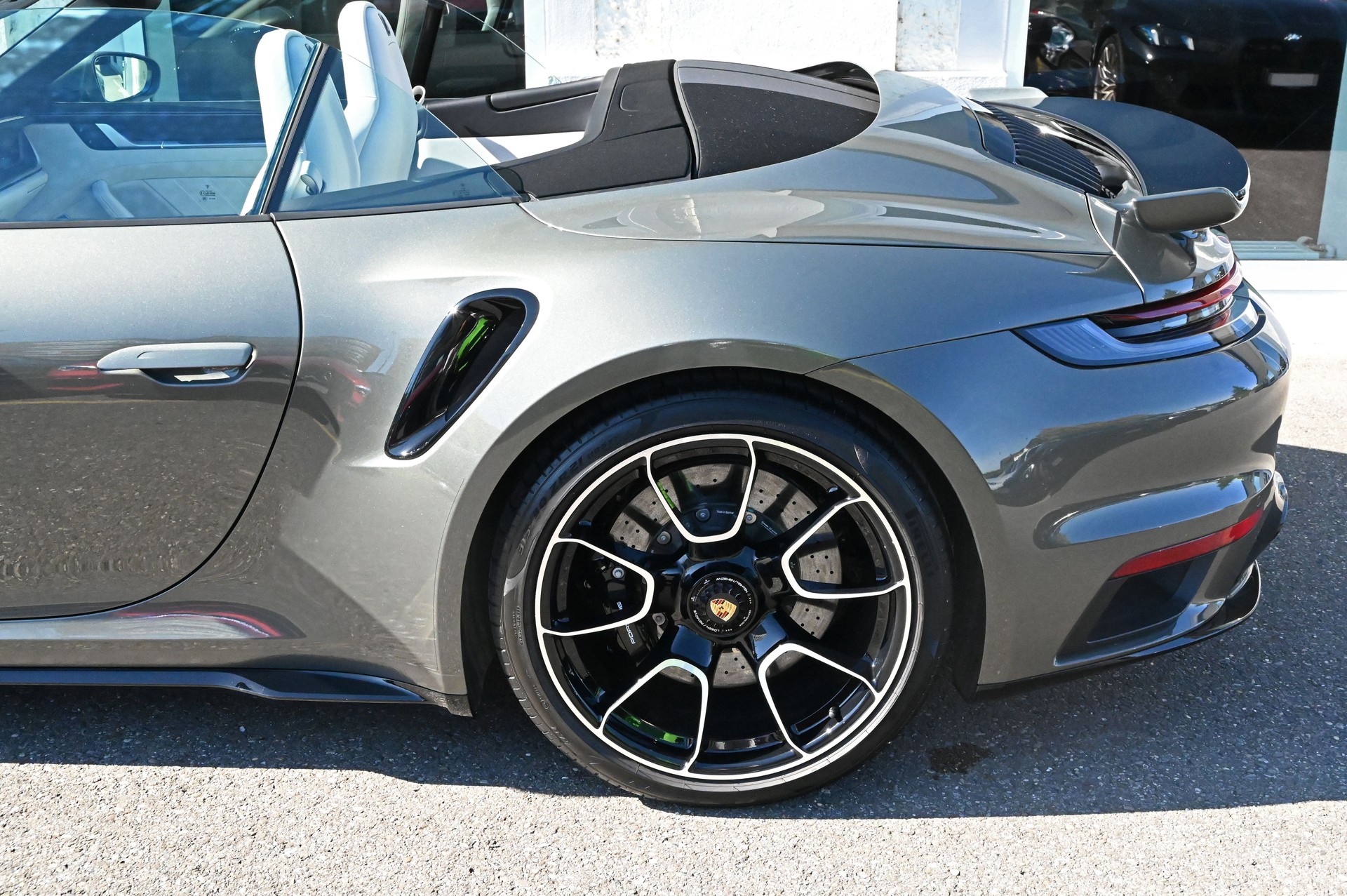 PORSCHE 911 Turbo S Cabriolet PDK-image-6