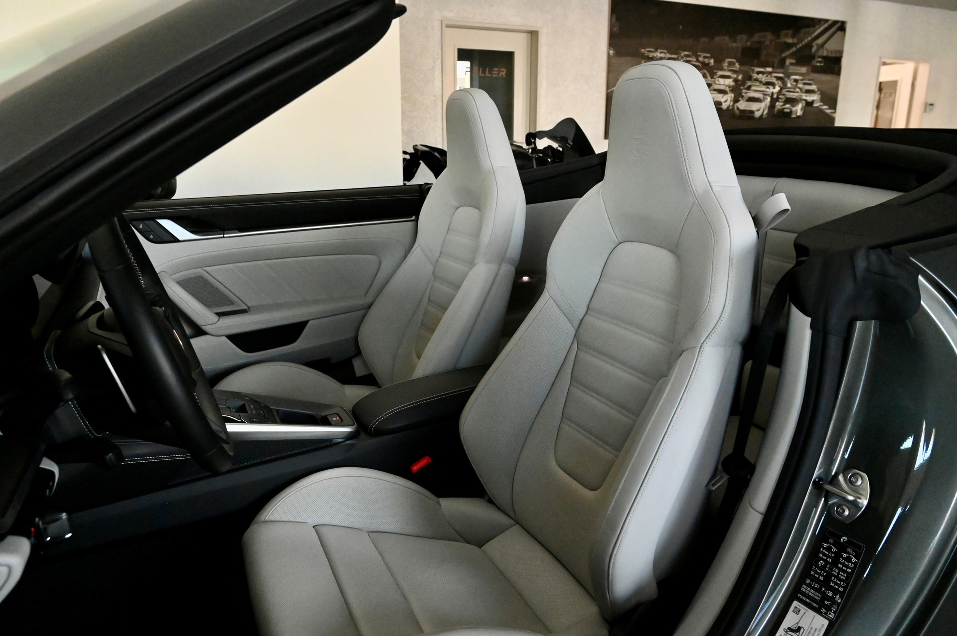 PORSCHE 911 Turbo S Cabriolet PDK-image-14