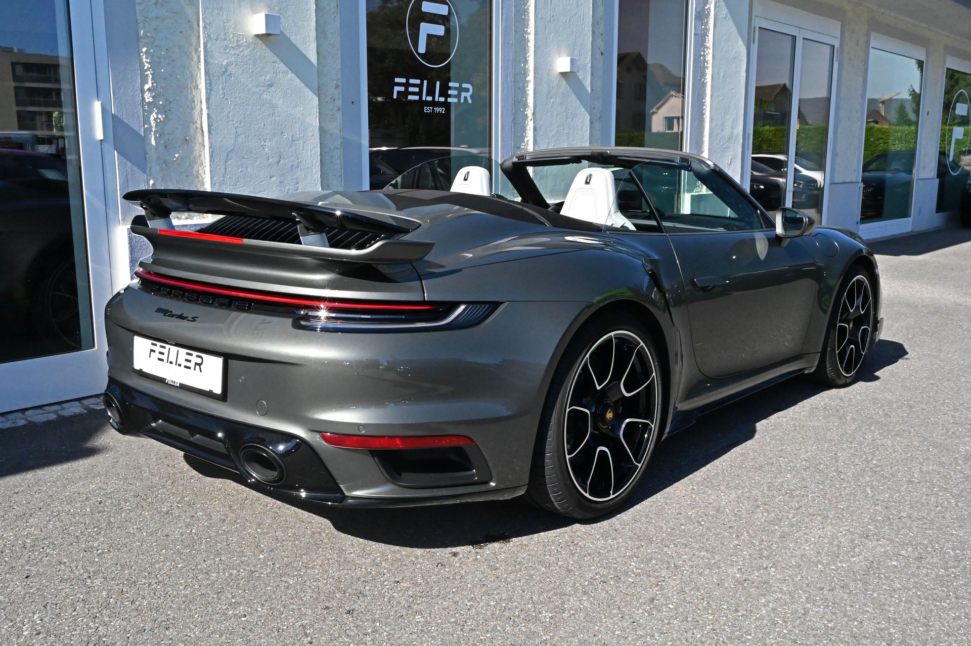 PORSCHE 911 Turbo S Cabriolet PDK-image-11