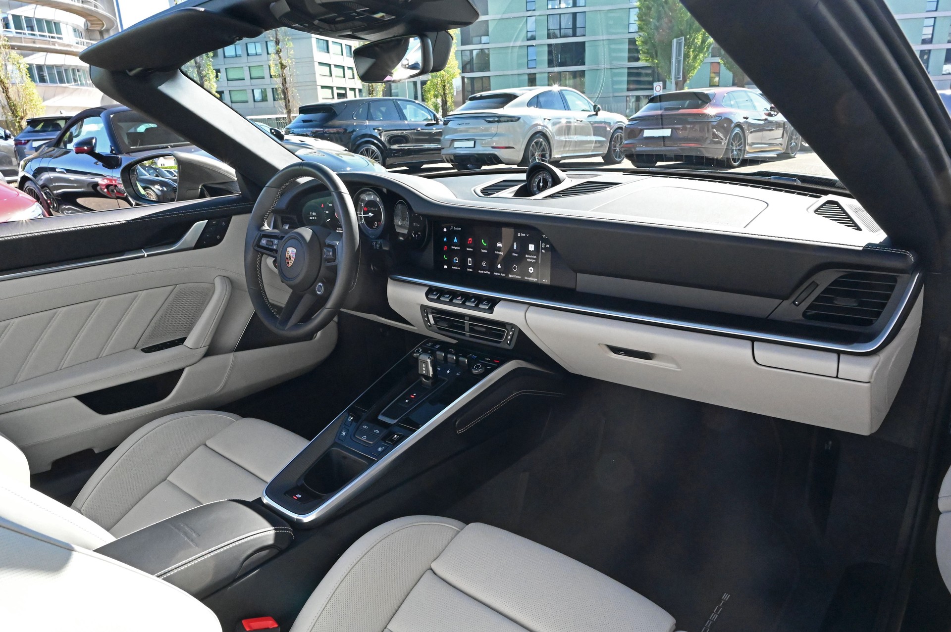 PORSCHE 911 Turbo S Cabriolet PDK-image-27