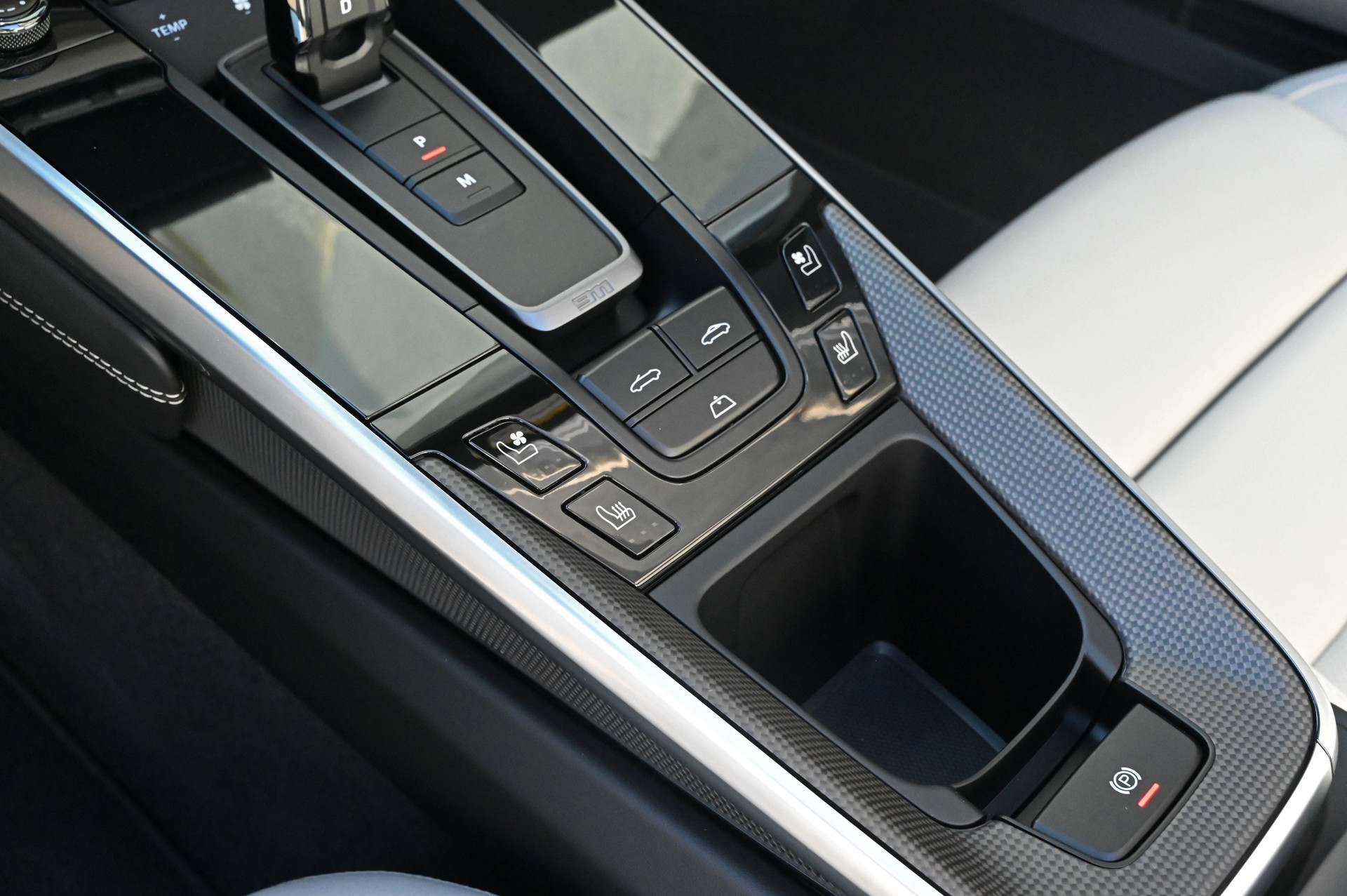 PORSCHE 911 Turbo S Cabriolet PDK-image-24